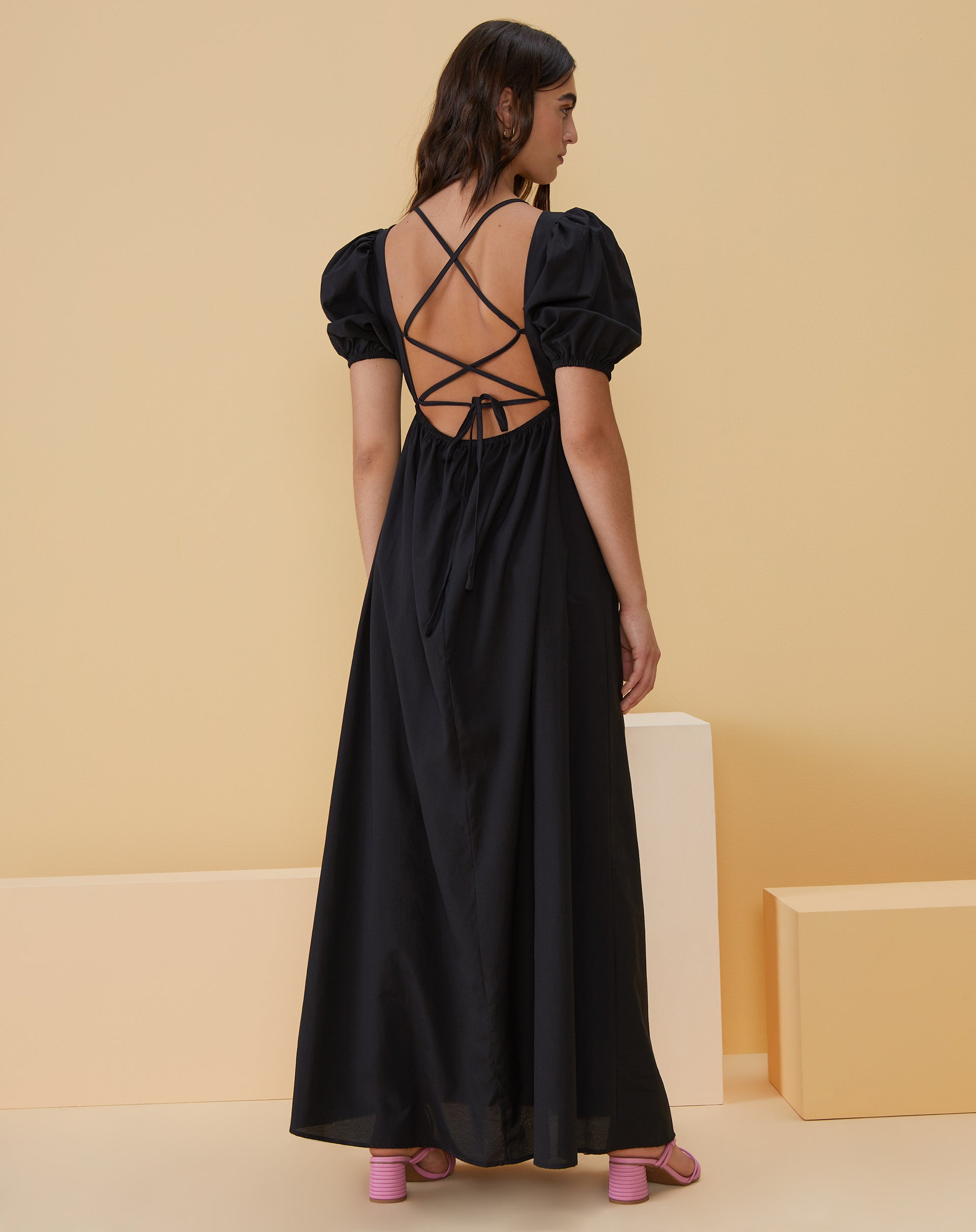 Vestido Maxi Recorte Imperio com Amarração Costas - Preto