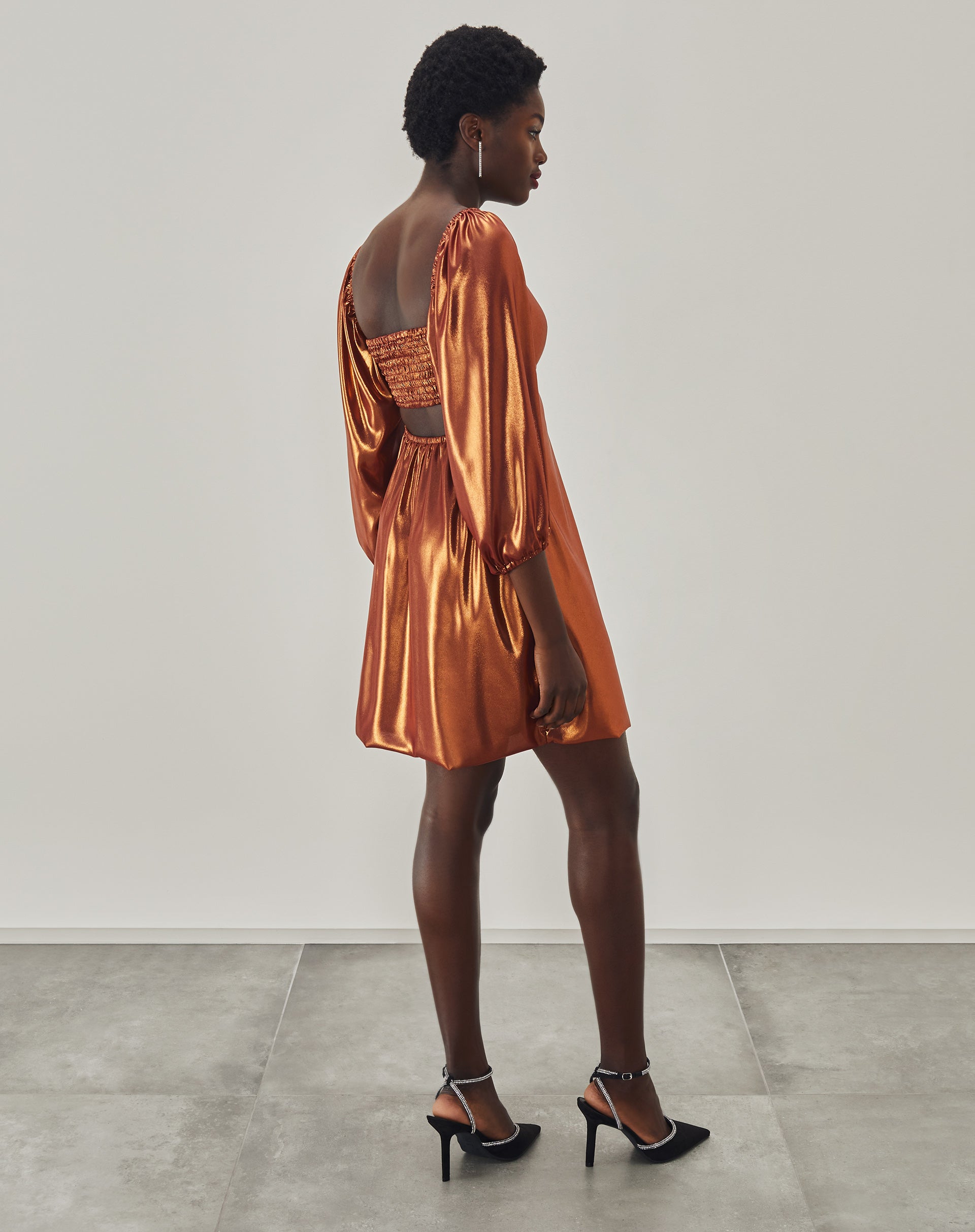 Vestido Curto Decote Coração e Manga Balão - Caramelo