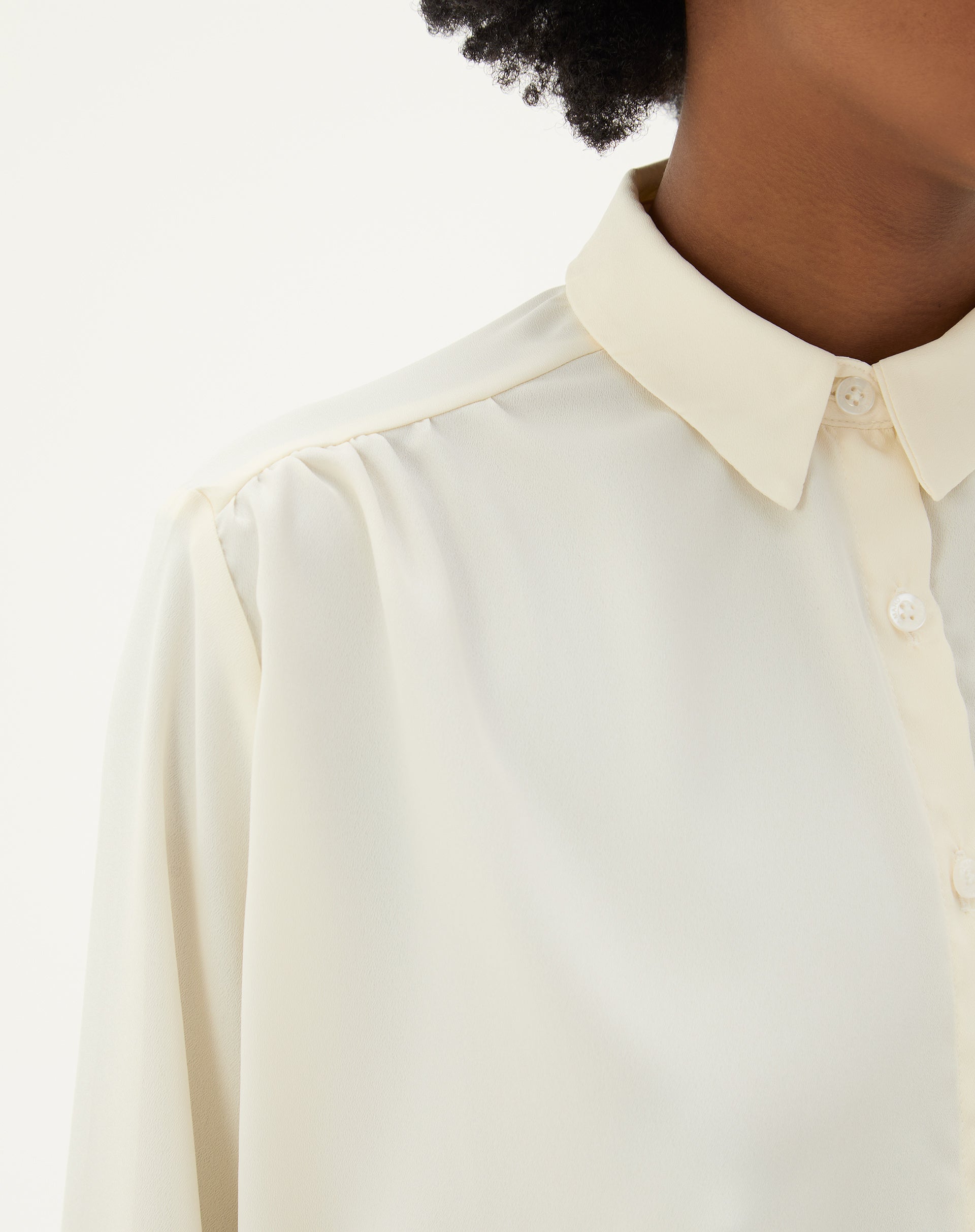 50425139_0029_camisa-manga-longa-barra-reta-off-white_3_7a33a6ee-a26c-4b78-b50d-53dd1efe3b68.jpg
