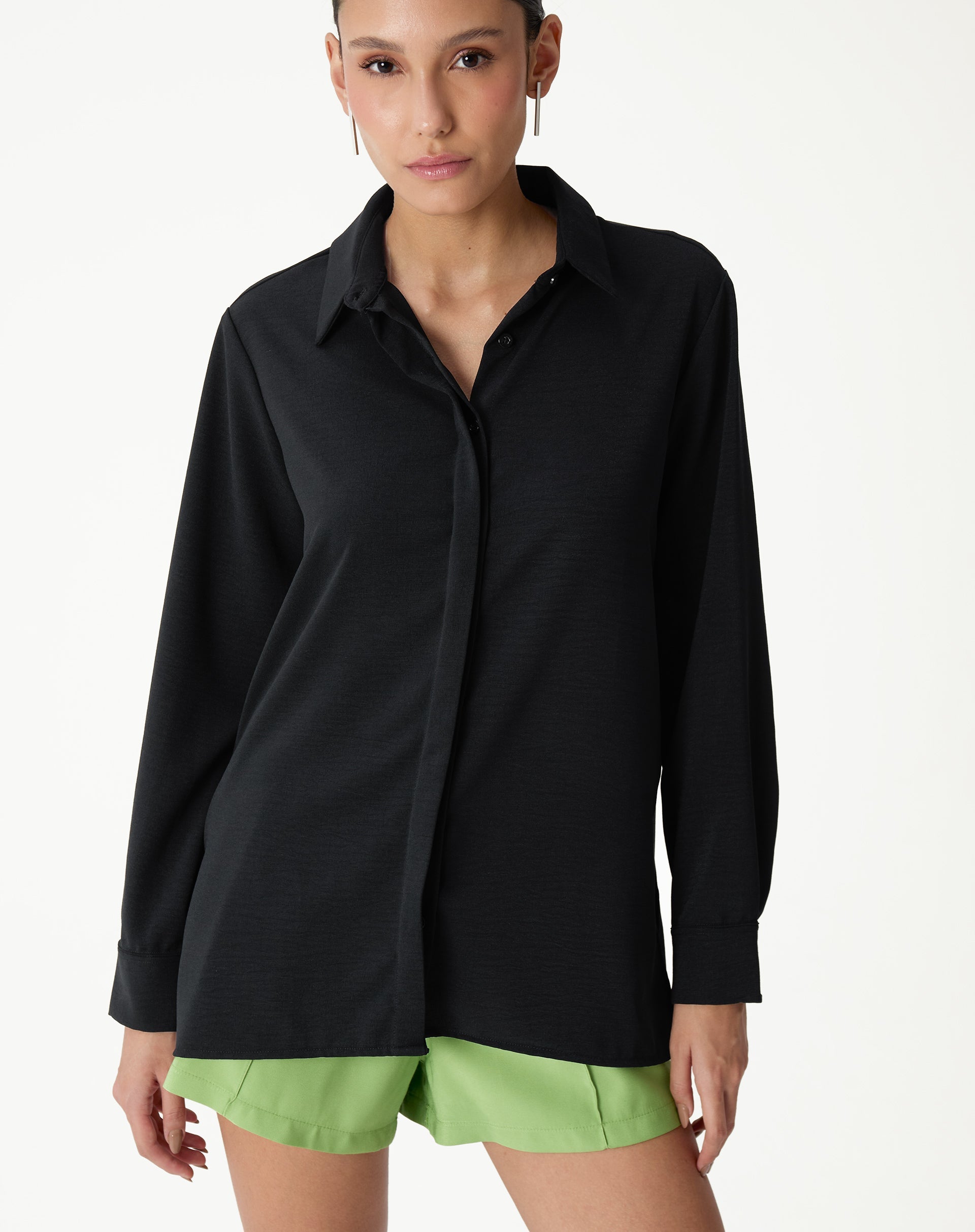 50425140_0002_camisa-manga-longa-barra-reta-preto-1_1_7b3b608d-69ff-4ea9-b1d2-d49f7dd56aa7.jpg