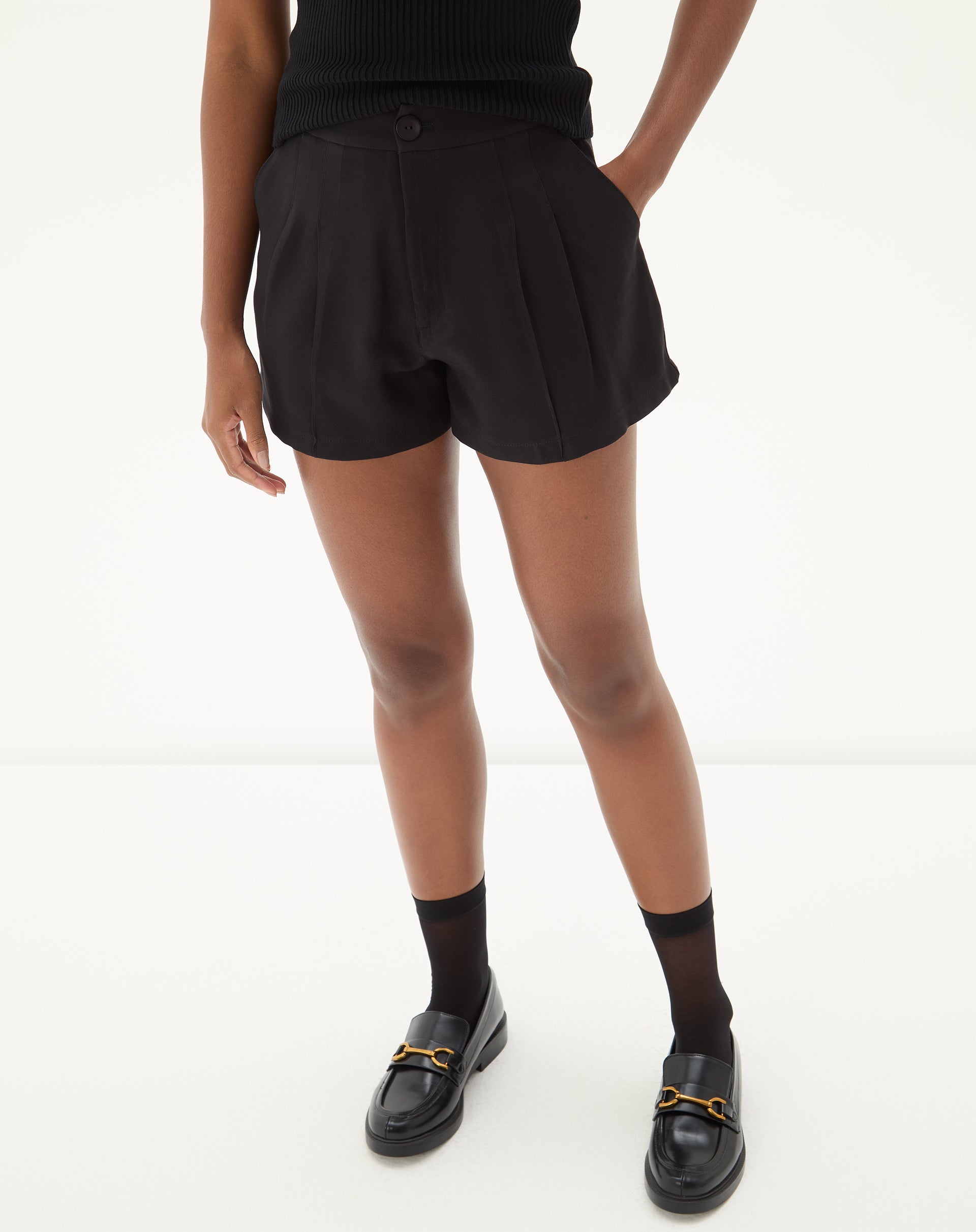 50425146_0002_shorts-curto-com-amarracao-preto_2_1e7dde0b-c460-408d-974c-d1678de5b658.jpg