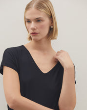 T-shirt Viscose Decote V Lisa - Preto