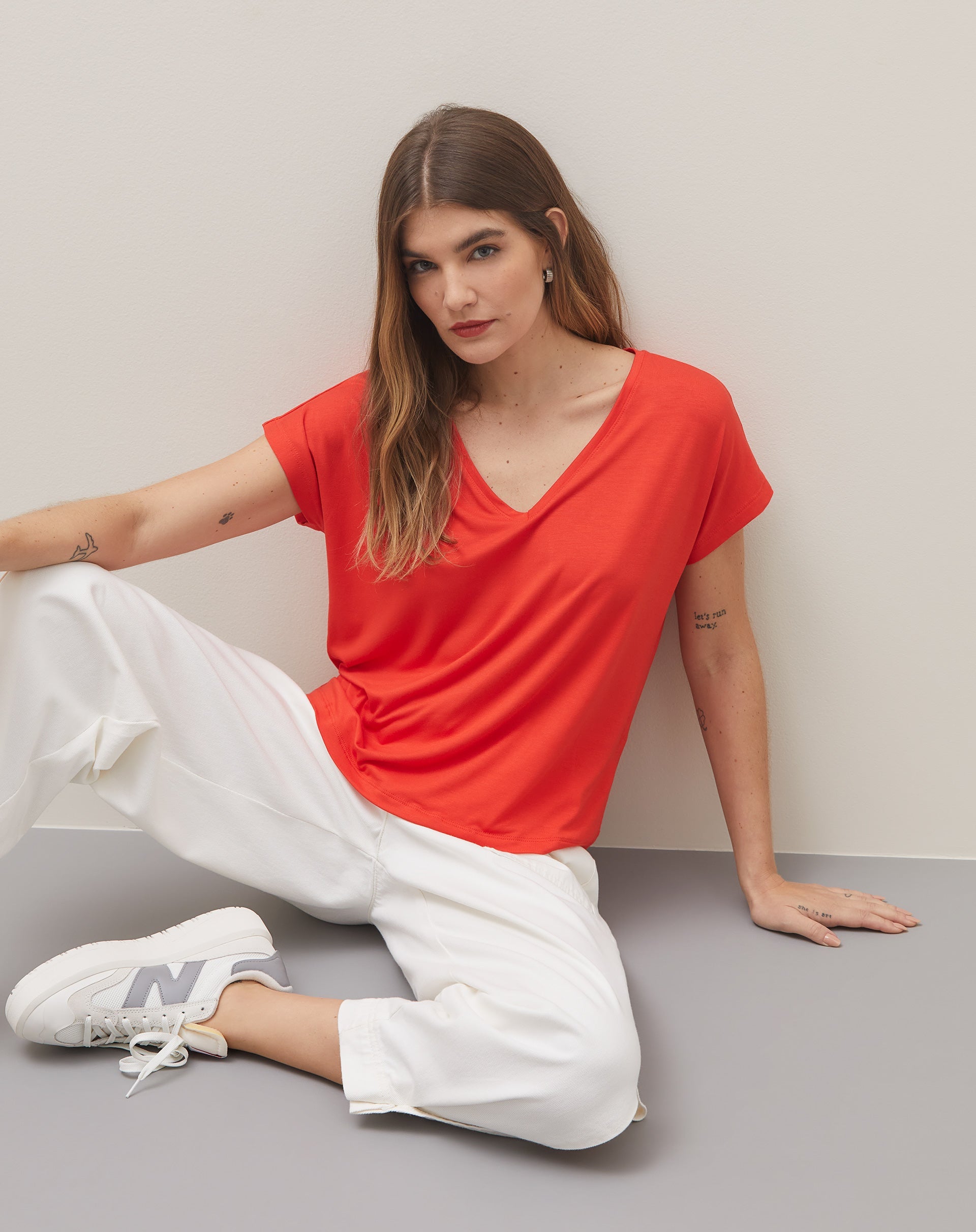 T-SHIRT VISCOSE DECOTE V LISA - VERMELHO