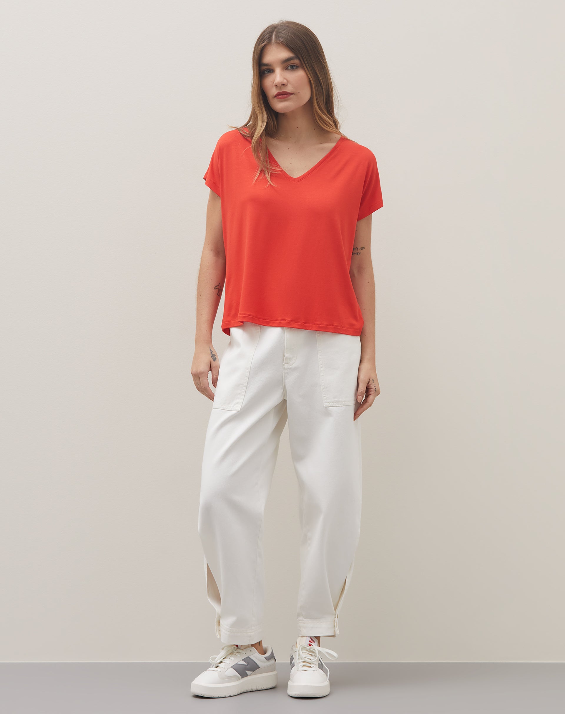 T-shirt Viscose Decote V Lisa - Vermelho