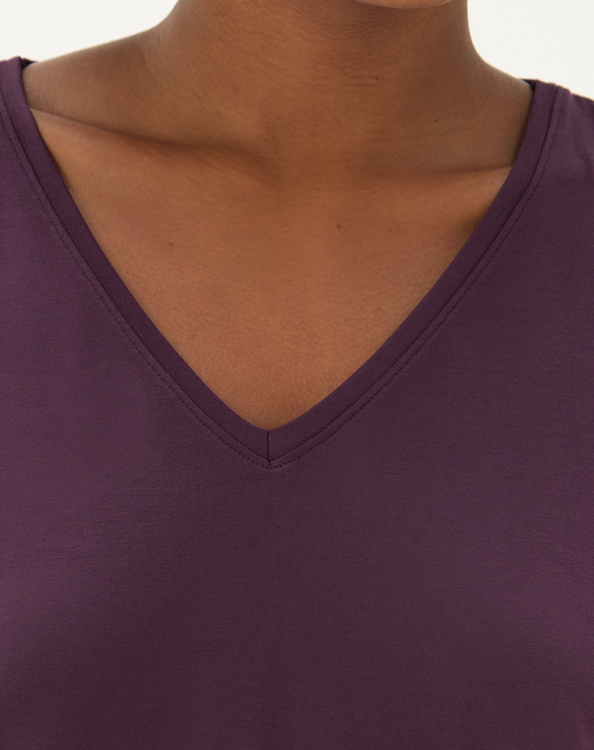 T-SHIRT VISCOSE DECOTE V LISA - ROXO