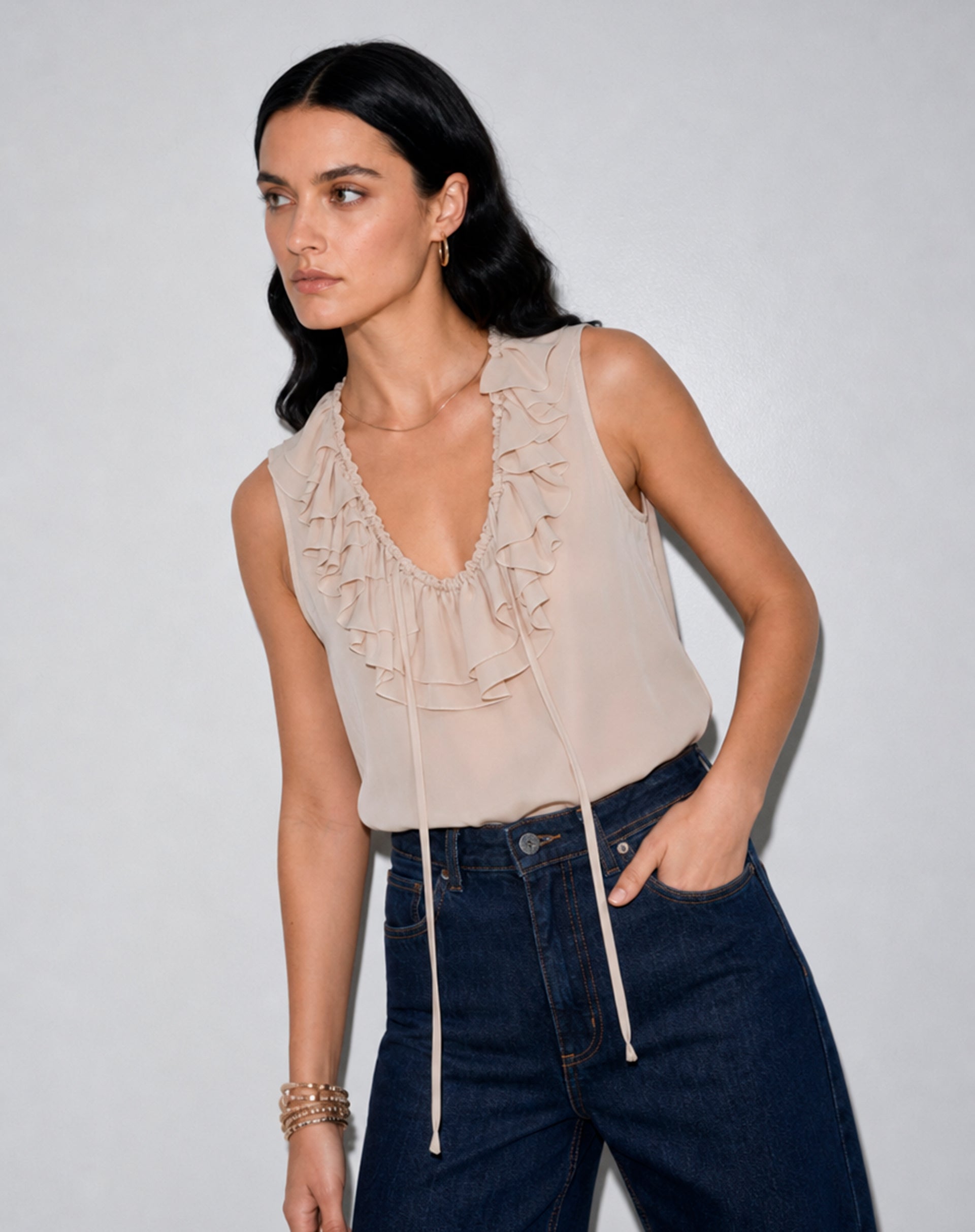 Blusa com Gola de Babados - Bege