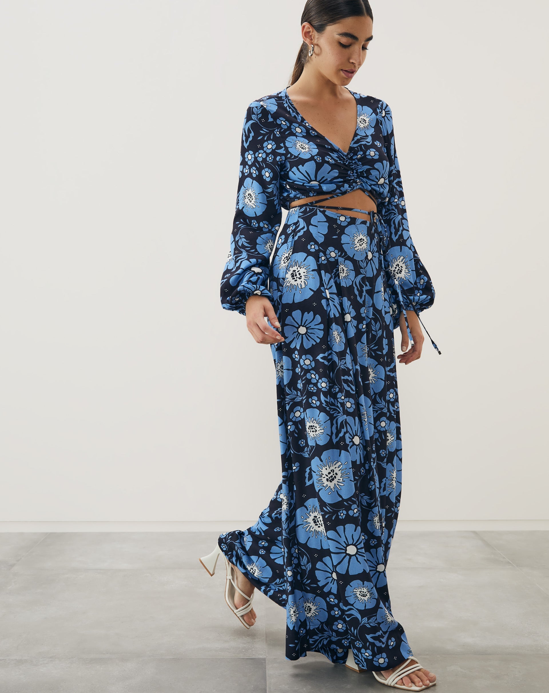 Blusa Cropped Amarração Cintura  - Liquify Floral Blue