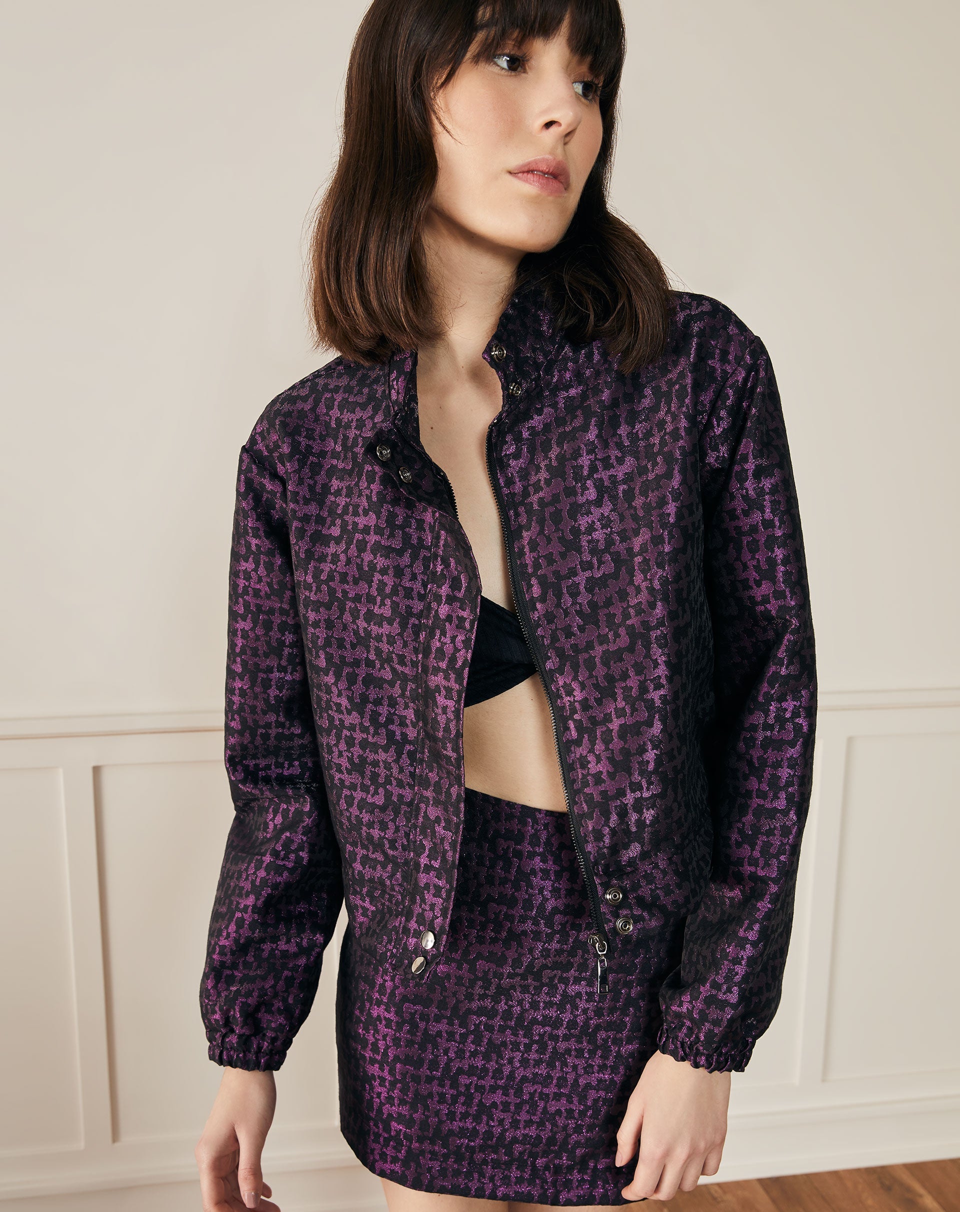 Blusa Cropped Regata Cruzada na Frente  - Preto