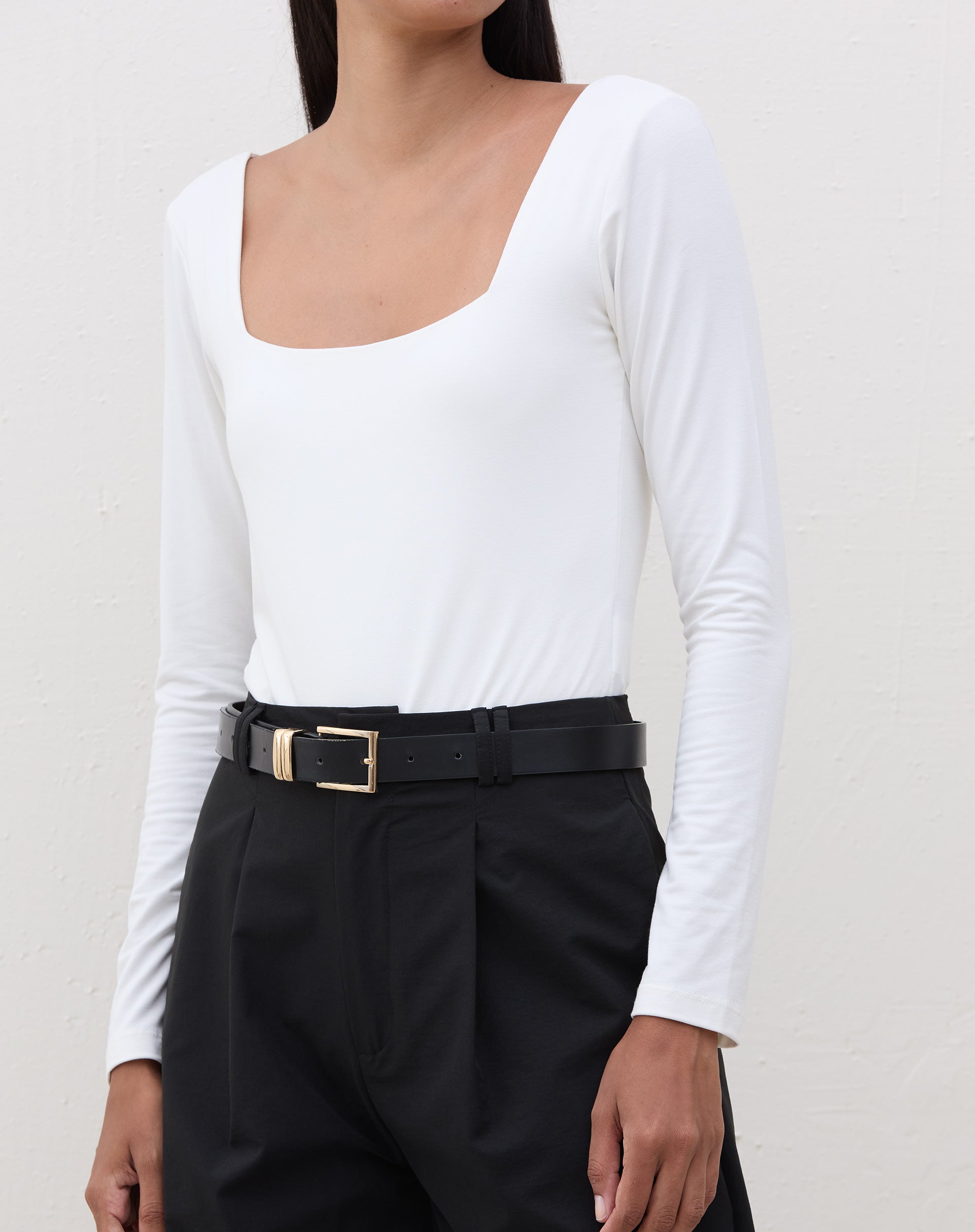 50501870_0029_body-manga-longa-com-decote-quadrado-off-white_0_86ee381a-5534-4efb-b2a3-91dc33c5c88e.jpg