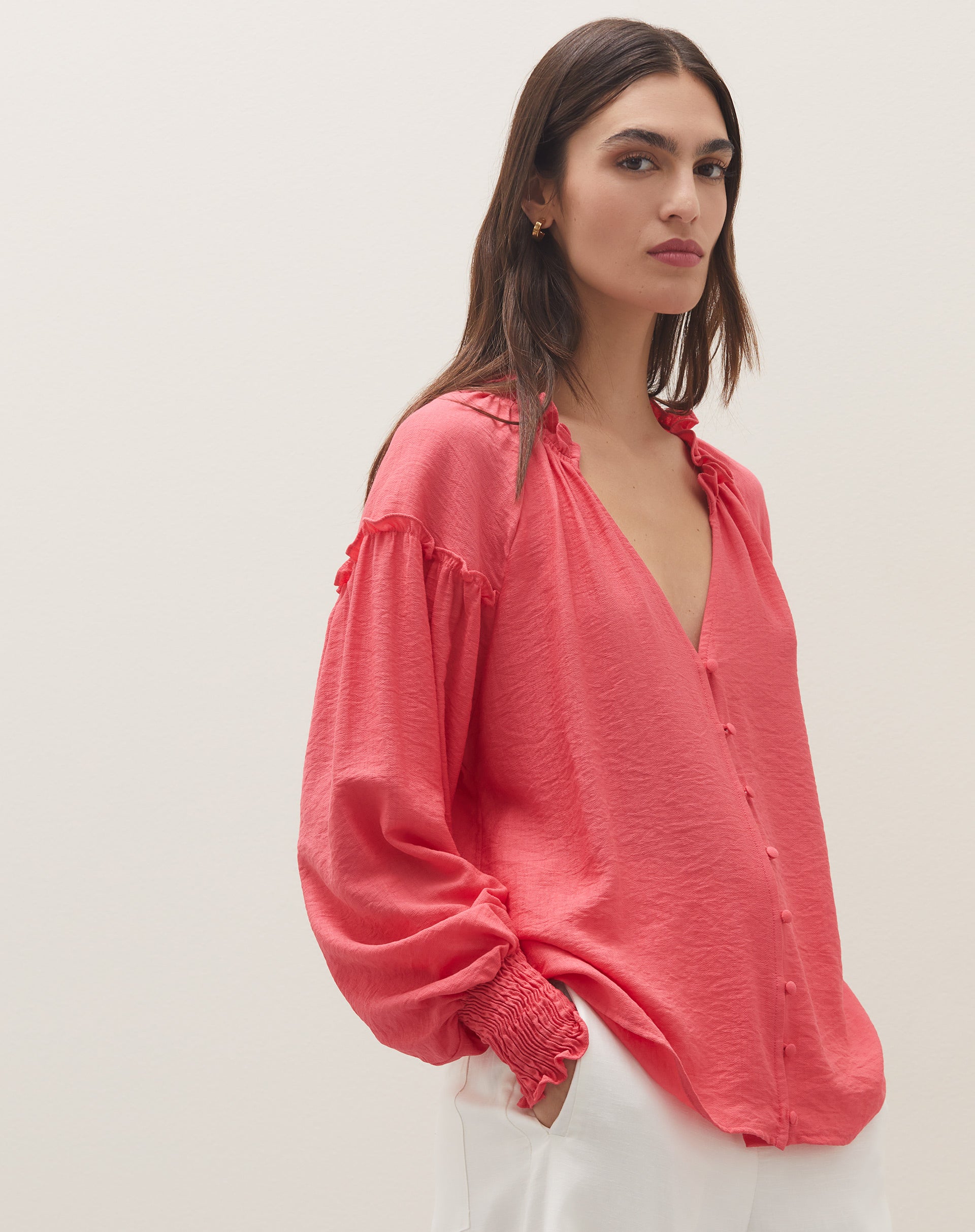 50501893_0013_blusa-manga-balao-com-punho-alongado-e-abotoamento-frontal-rosa_0_a522e030-e7d1-4ae2-a5be-fbbe9c3120a9.jpg
