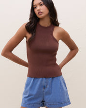Blusa com Decote Halter de Tricot - Marrom