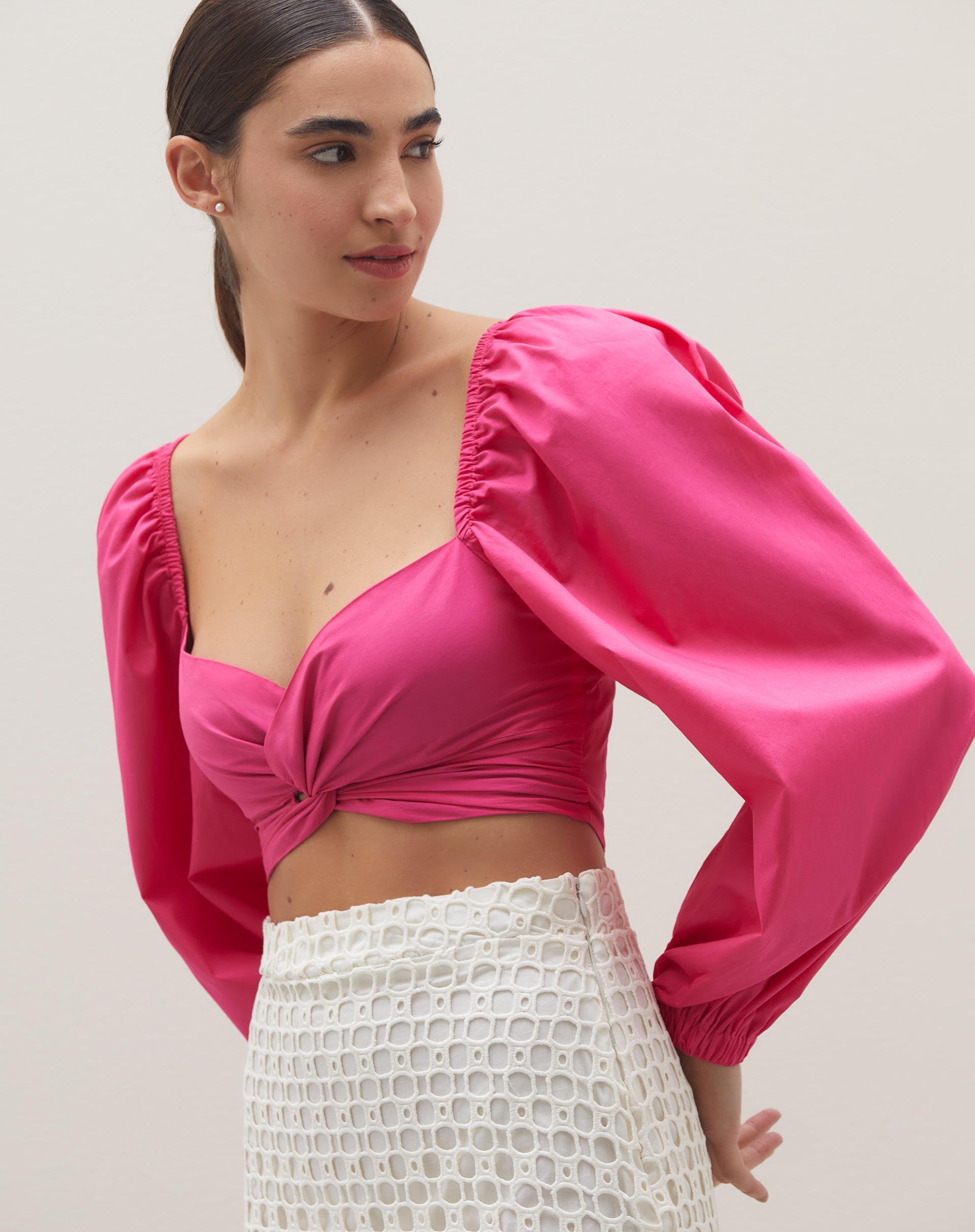 TOP CROPPED DE MANGA COMPRIDA E TORÇÃO NO DECOTE - ROSA