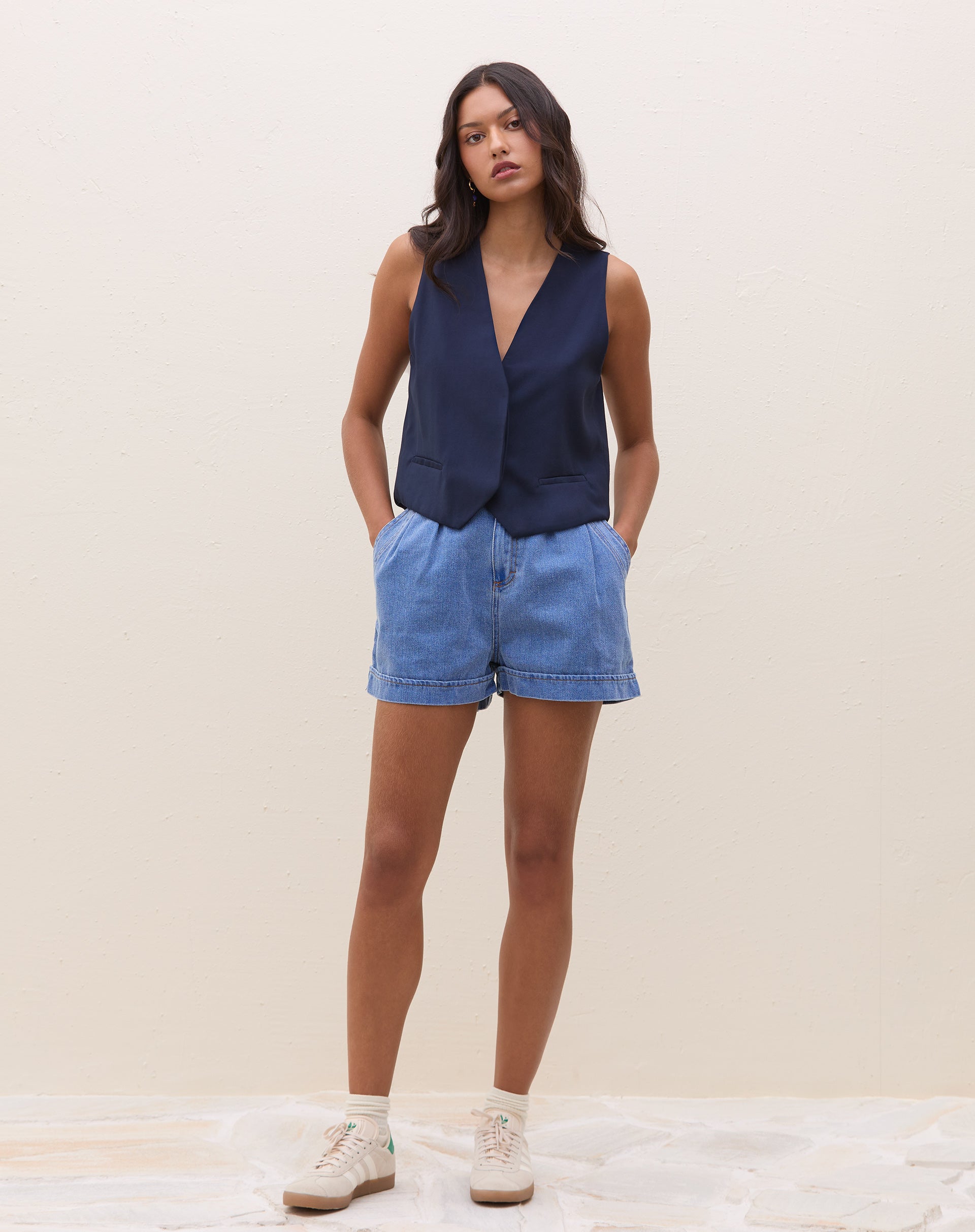 50511960_0476_short-cintura-media-jeans-azul-medio_0_b464f37c-9d6e-41f0-a51f-094410279be6.jpg