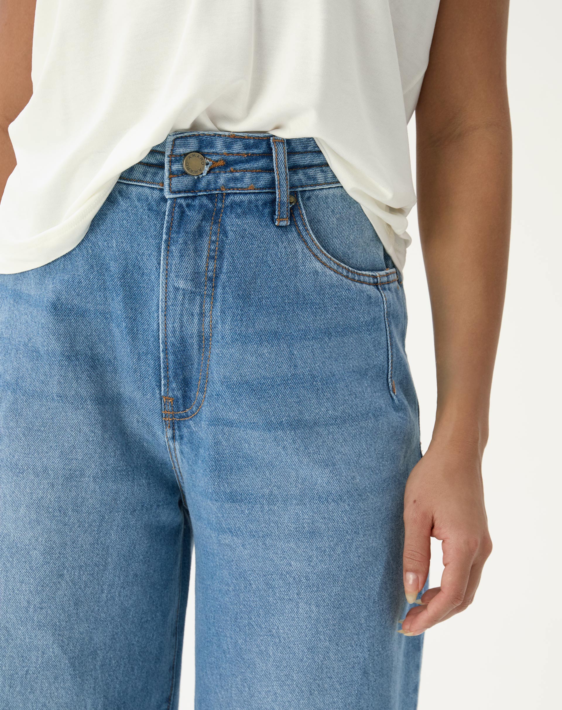 50511998_0047_calca-jeans-wide-cintura-alta-azul-claro_2_0e6c219c-42e2-4db9-a829-e9ec7ba6f753.jpg