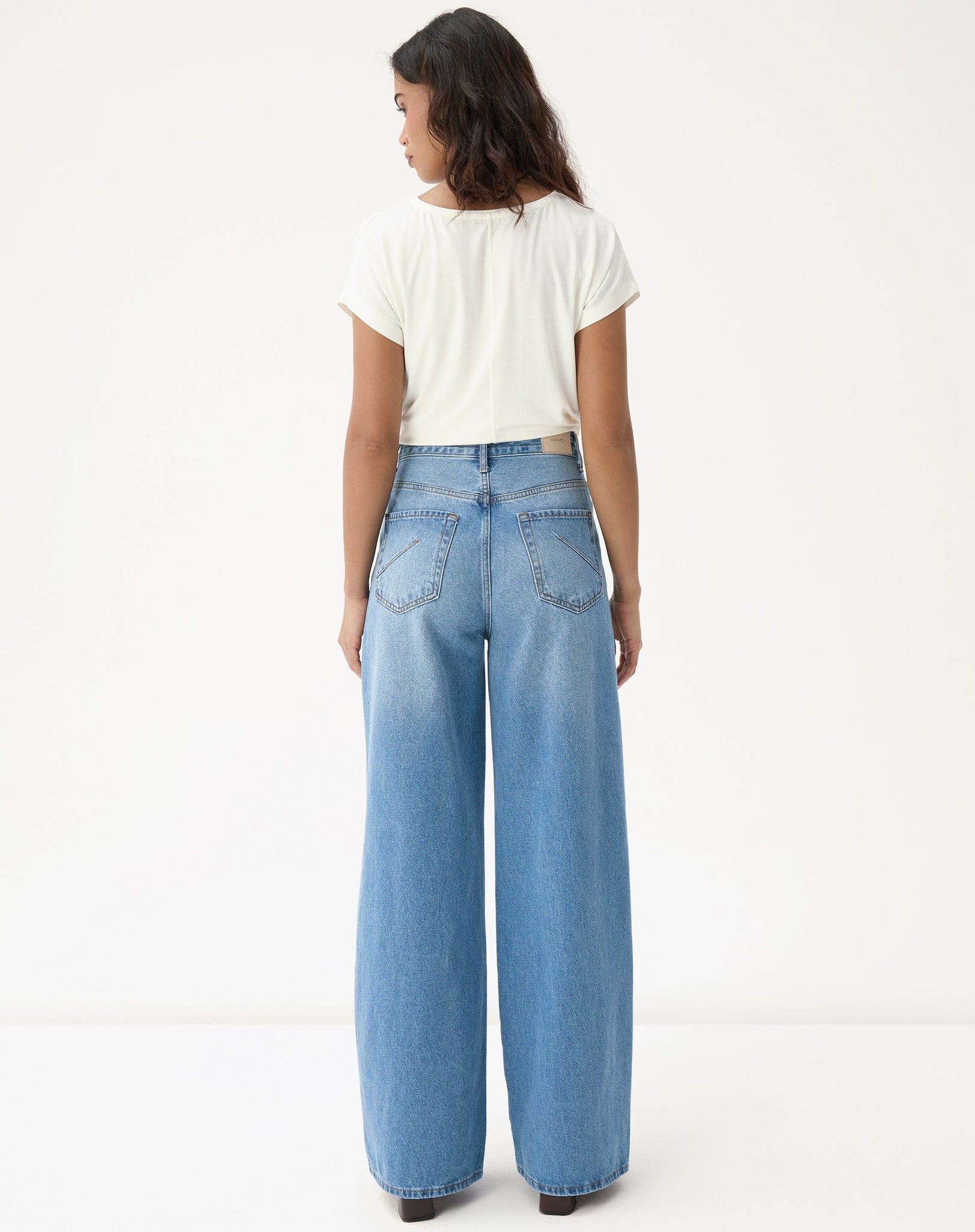 CALÇA JEANS WIDE CINTURA ALTA AZUL CLARO – AMARO