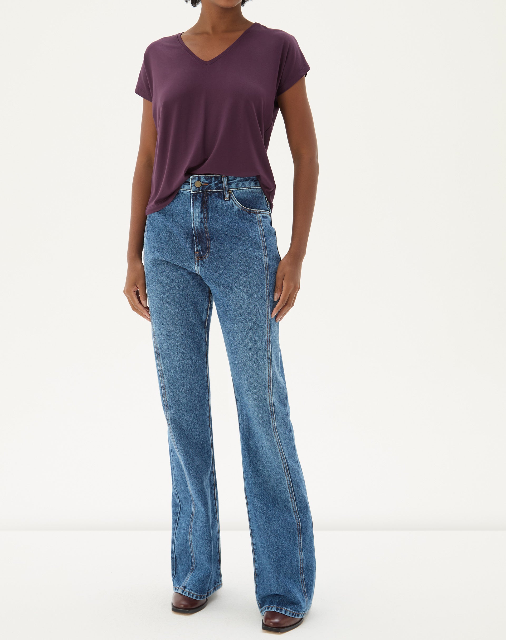 50511999_0476_calca-jeans-flare-cintura-alta-azul-medio-1_0_62a632ee-47bd-4f8a-8095-e26953efc534.jpg