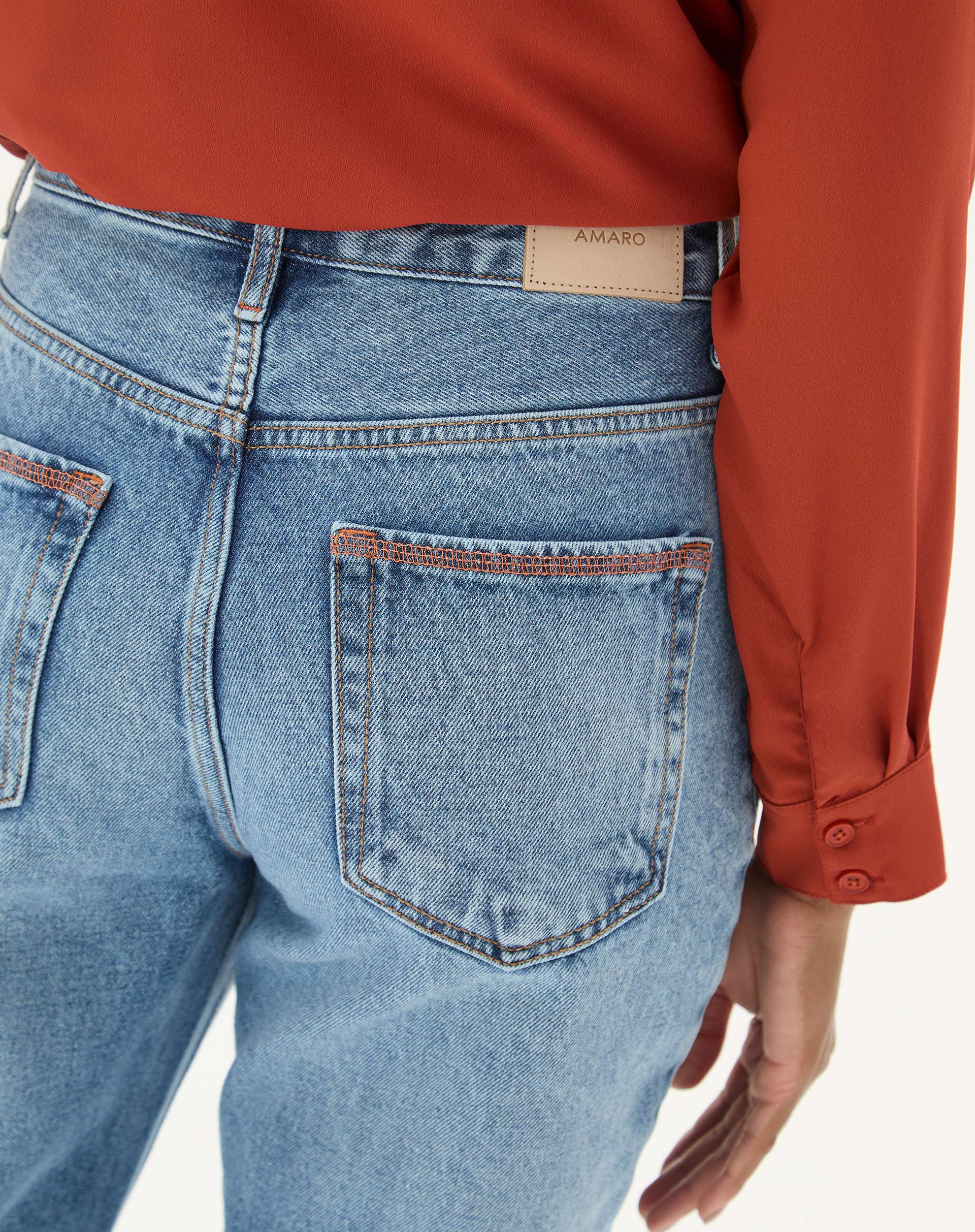 50512000_0047_calca-jeans-flare-cintura-alta-azul-claro-1_1_028e6357-f71e-4bc7-ad31-9a6189384ad9.jpg