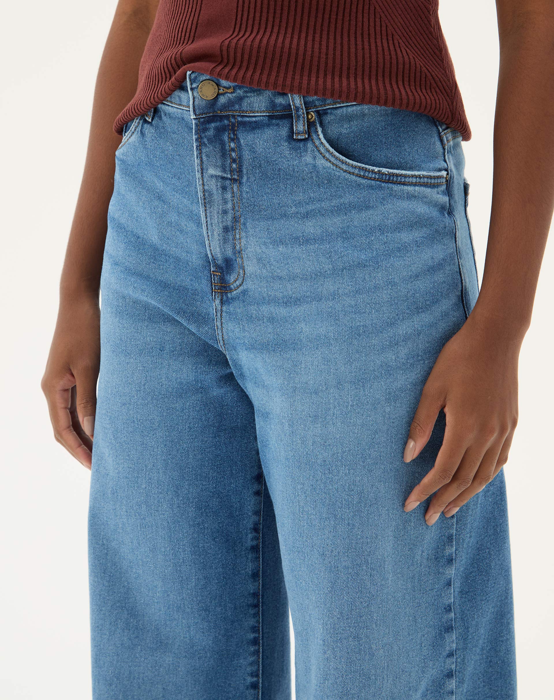 50512001_0476_calca-jeans-wide-leg-cintura-alta-azul-medio_1_8db56b19-74ad-481e-8bb5-2e2e1b27d612.jpg