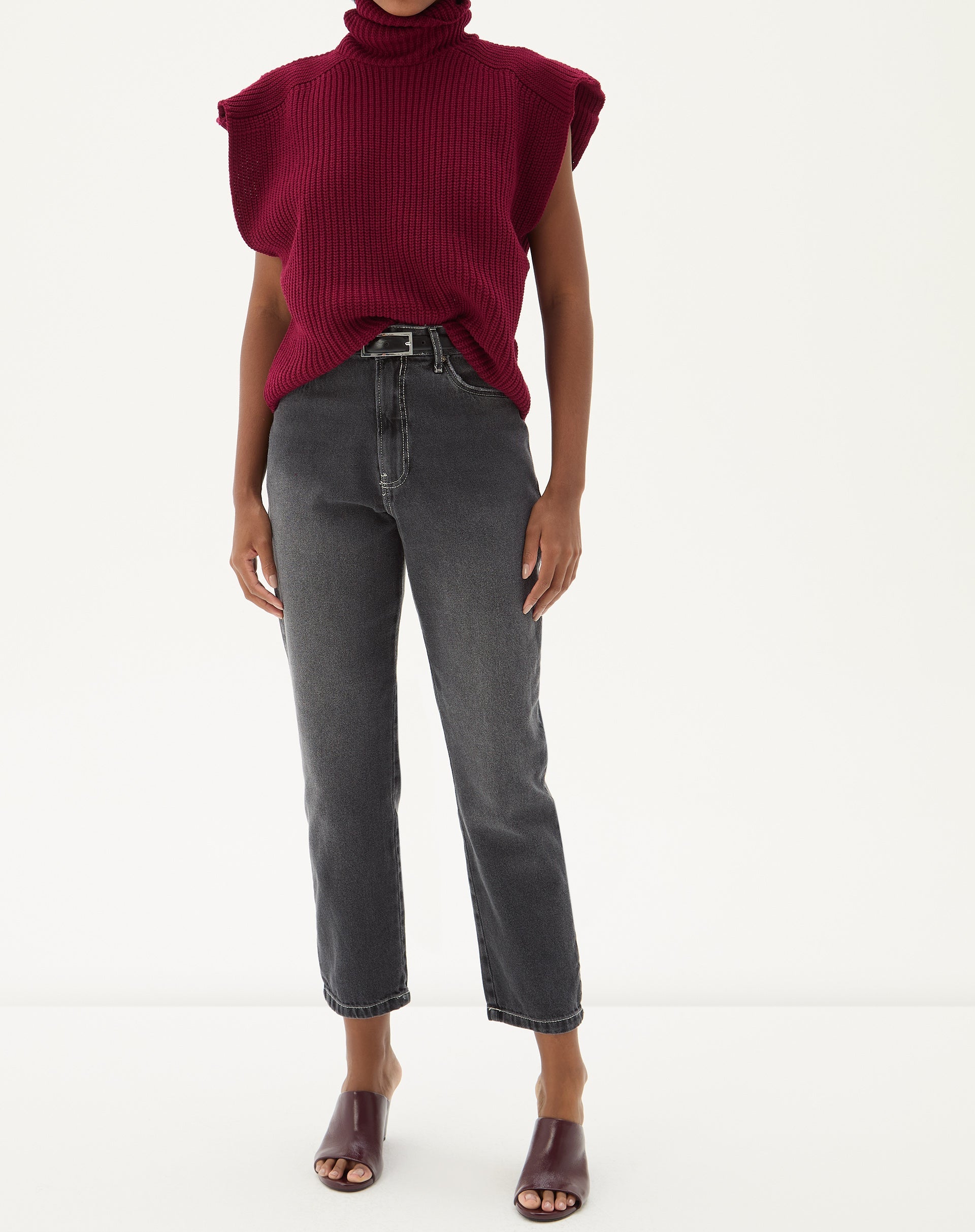 50512003_0048_calca-mom-jeans-cropped-azul-escuro_0_f70963b1-0925-4bfa-86fa-25e88daaf3e3.jpg
