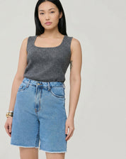 BERMUDA JEANS RETA - AZUL MÉDIO