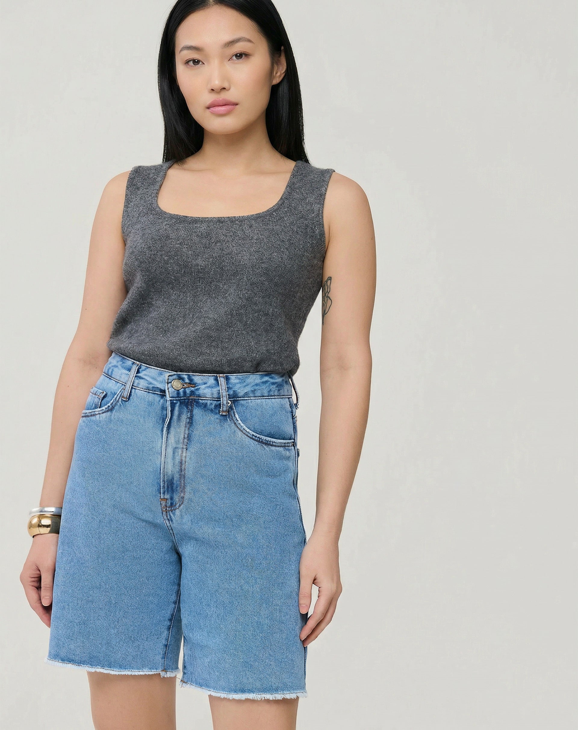 BERMUDA JEANS RETA - AZUL MÉDIO