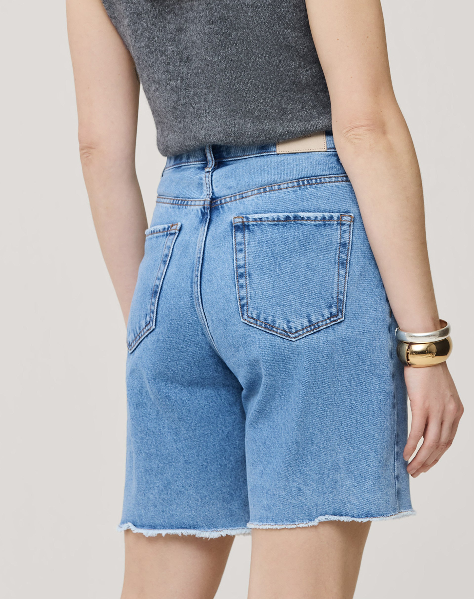 BERMUDA JEANS RETA - AZUL MÉDIO