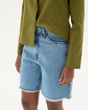 BERMUDA JEANS RE - AZUL MÉDIO