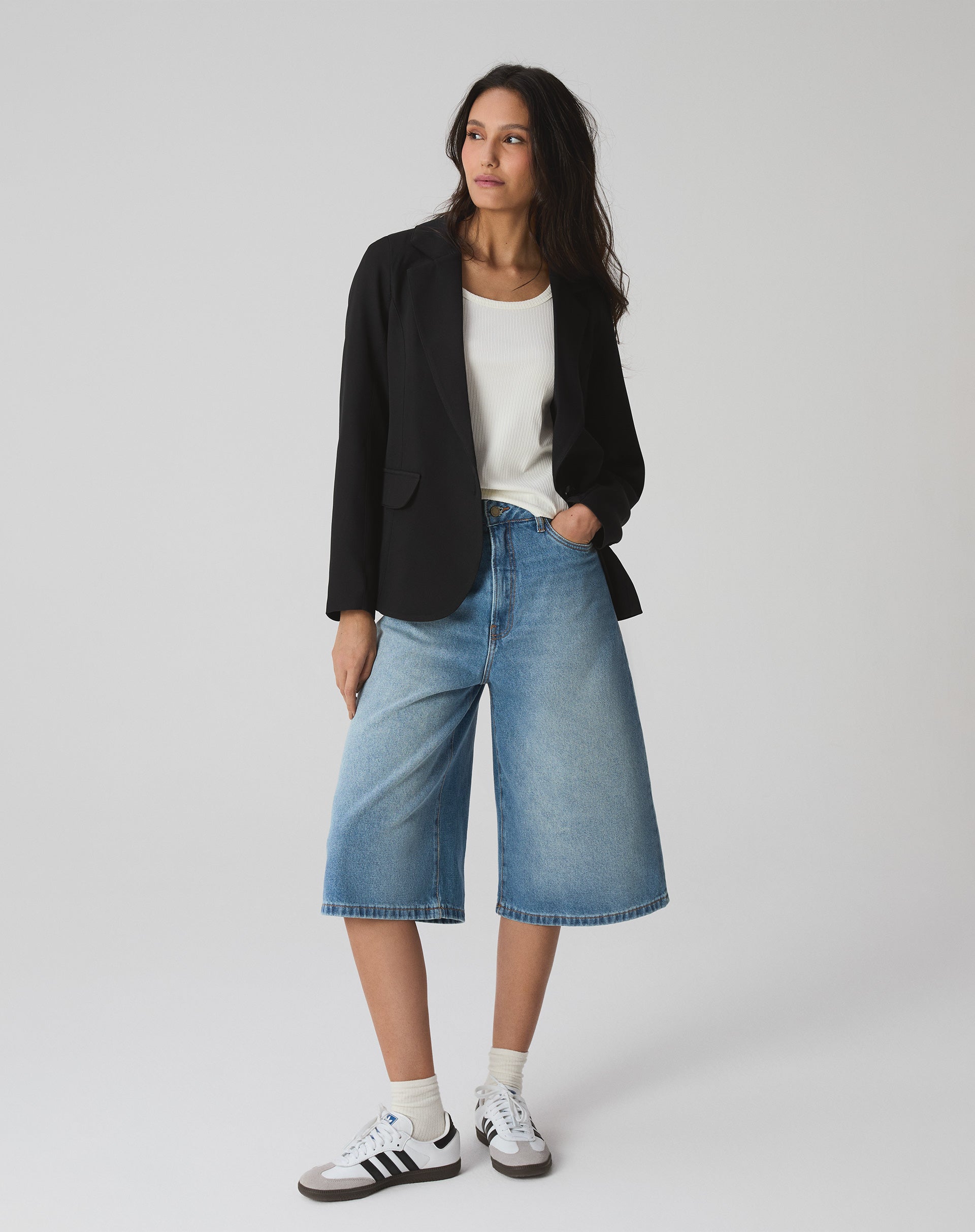 Bermuda Jeans Alongada Evasê - Azul Médio
