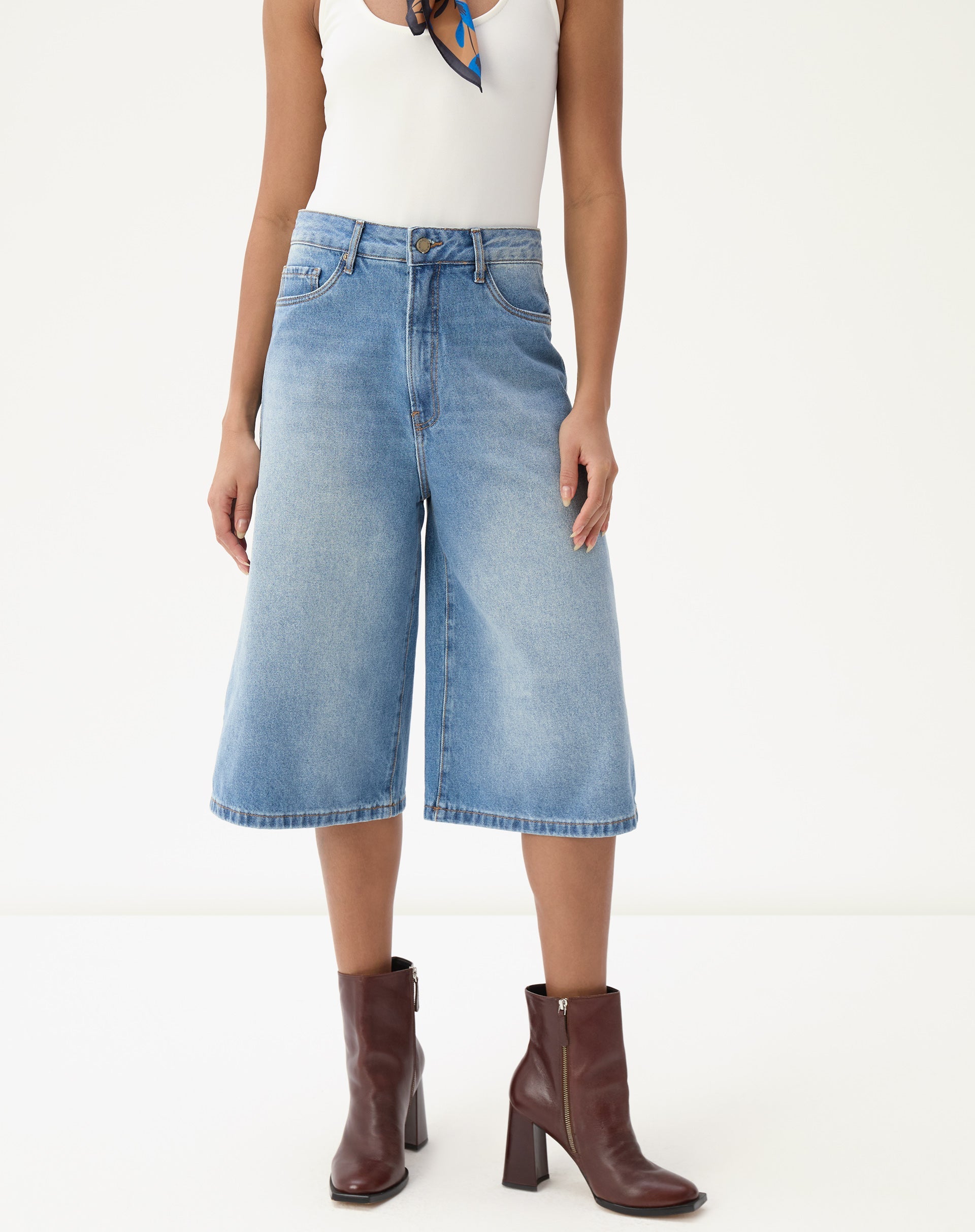 Bermuda Jeans Alongada Evasê - Azul Médio