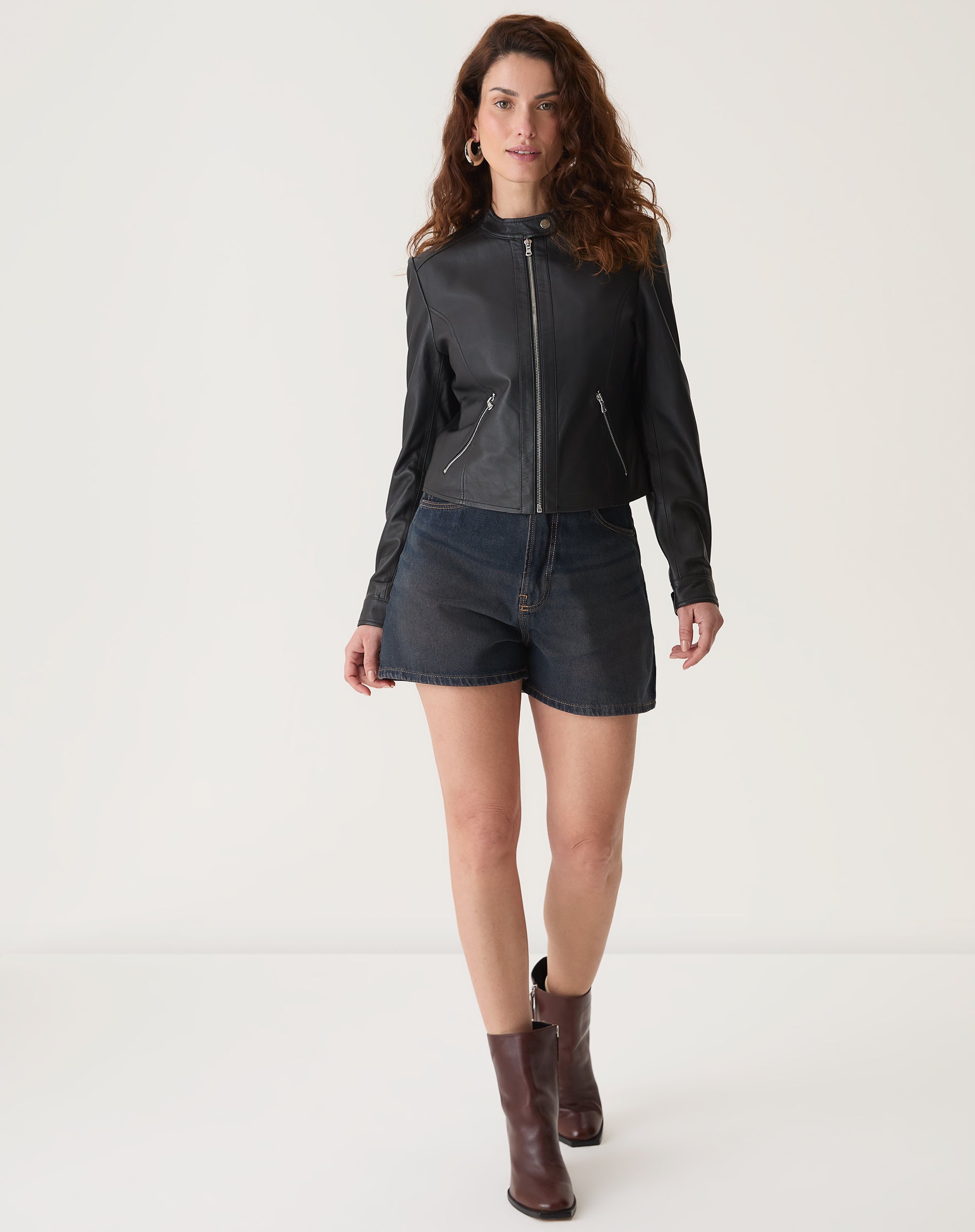 SHORTS CURTO JEANS - MARROM
