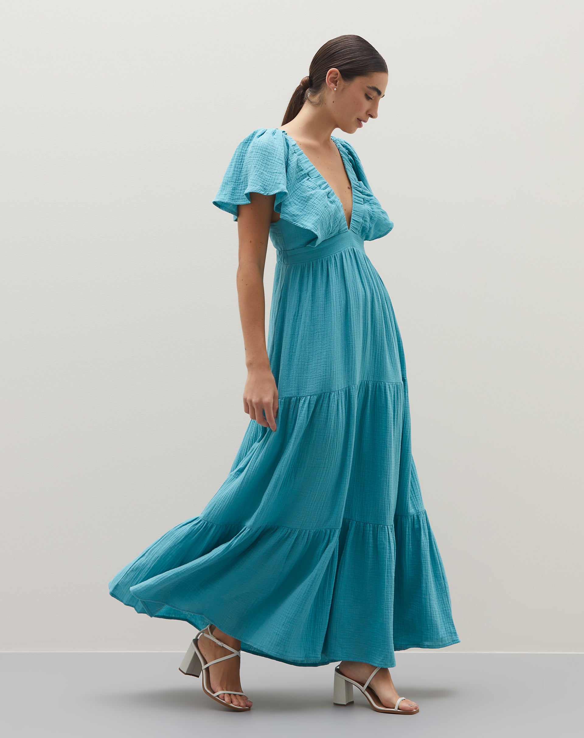 51106854_0015_0_vestido-longo-decote-v-com-manga-ampla-azul_v1724230642388.jpg