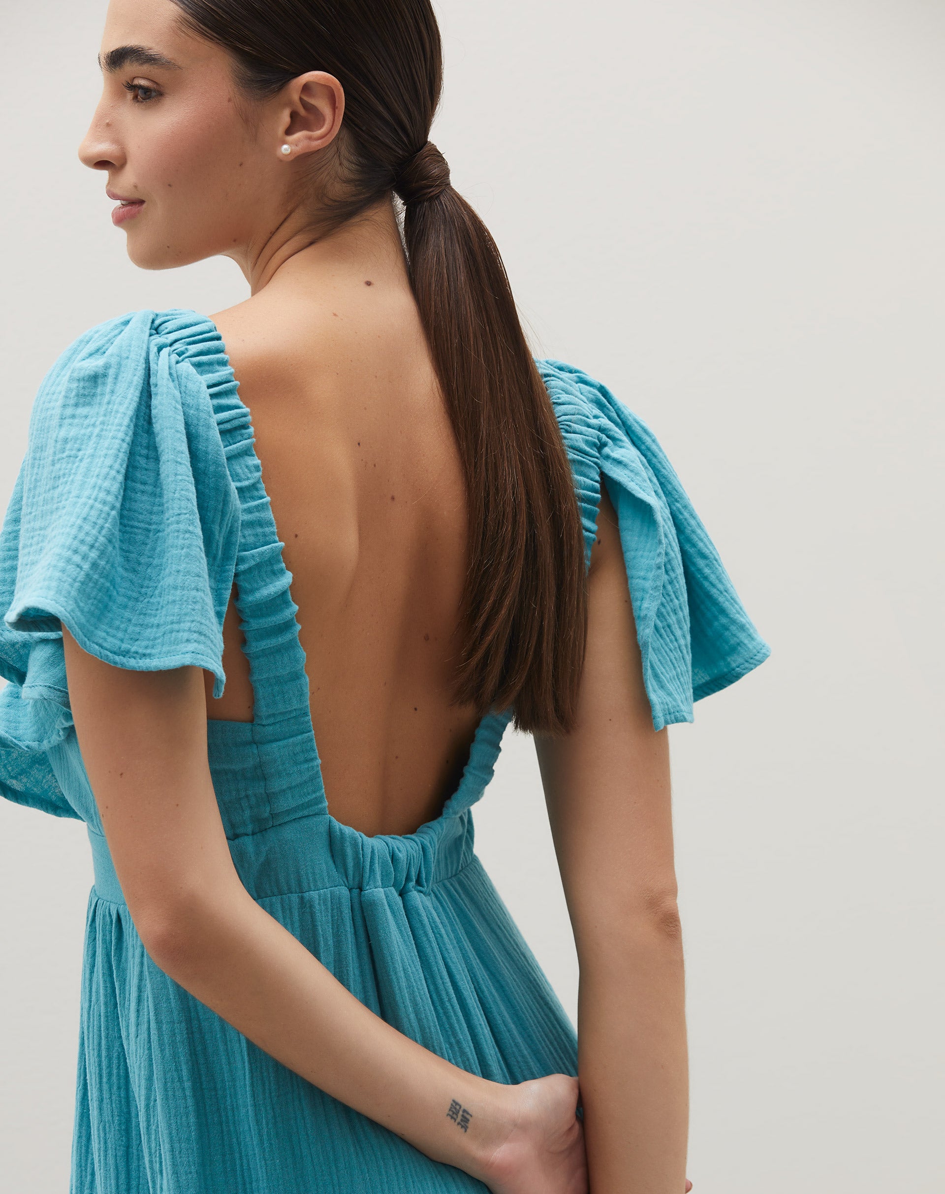 51106854_0015_1_vestido-longo-decote-v-com-manga-ampla-azul_v1724230642388.jpg