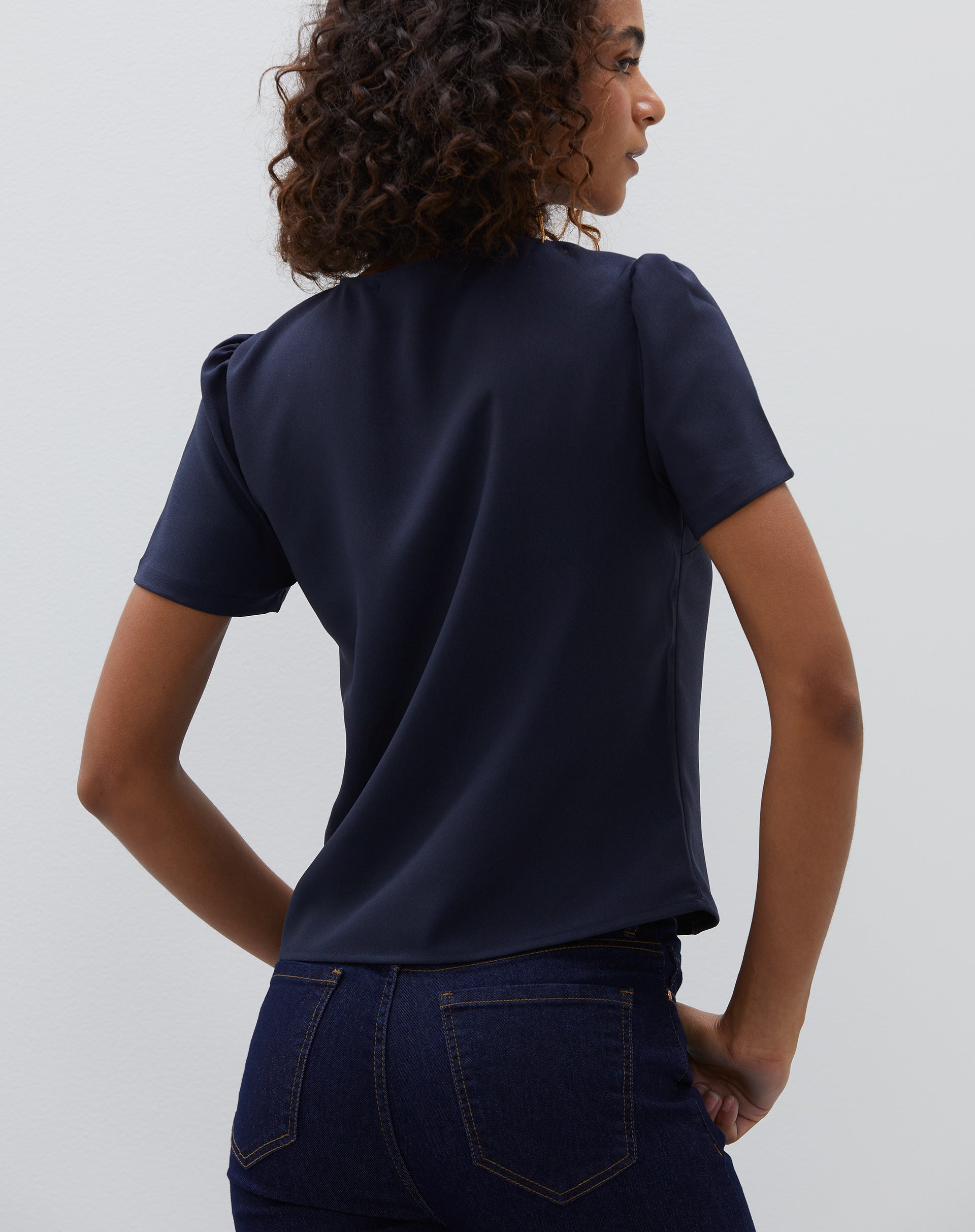 Blusa Manga Curta com Gota no Decote  - Azul Marinho