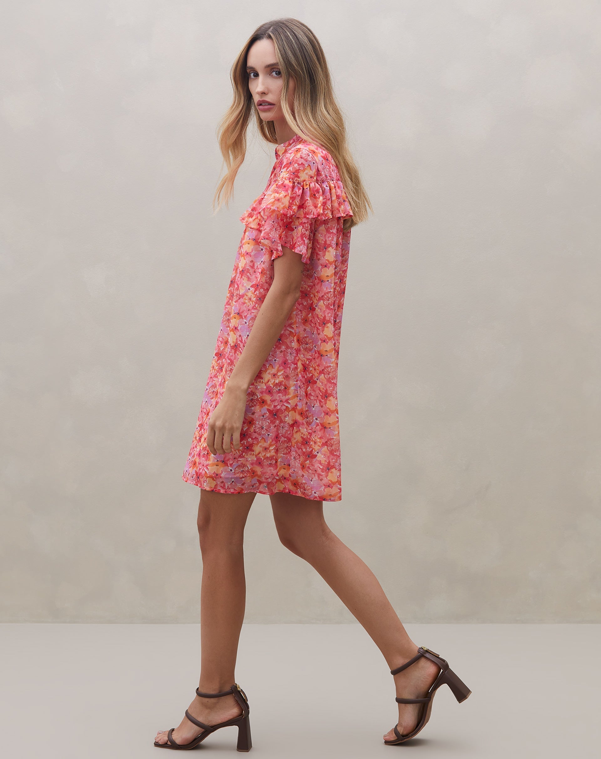51106948_5692_vestido-curto-decote-profundo-com-babados-na-manga-watercolor-splash-flowers_1_92a6a722-653f-428b-a0cb-8e01b92878ca.jpg