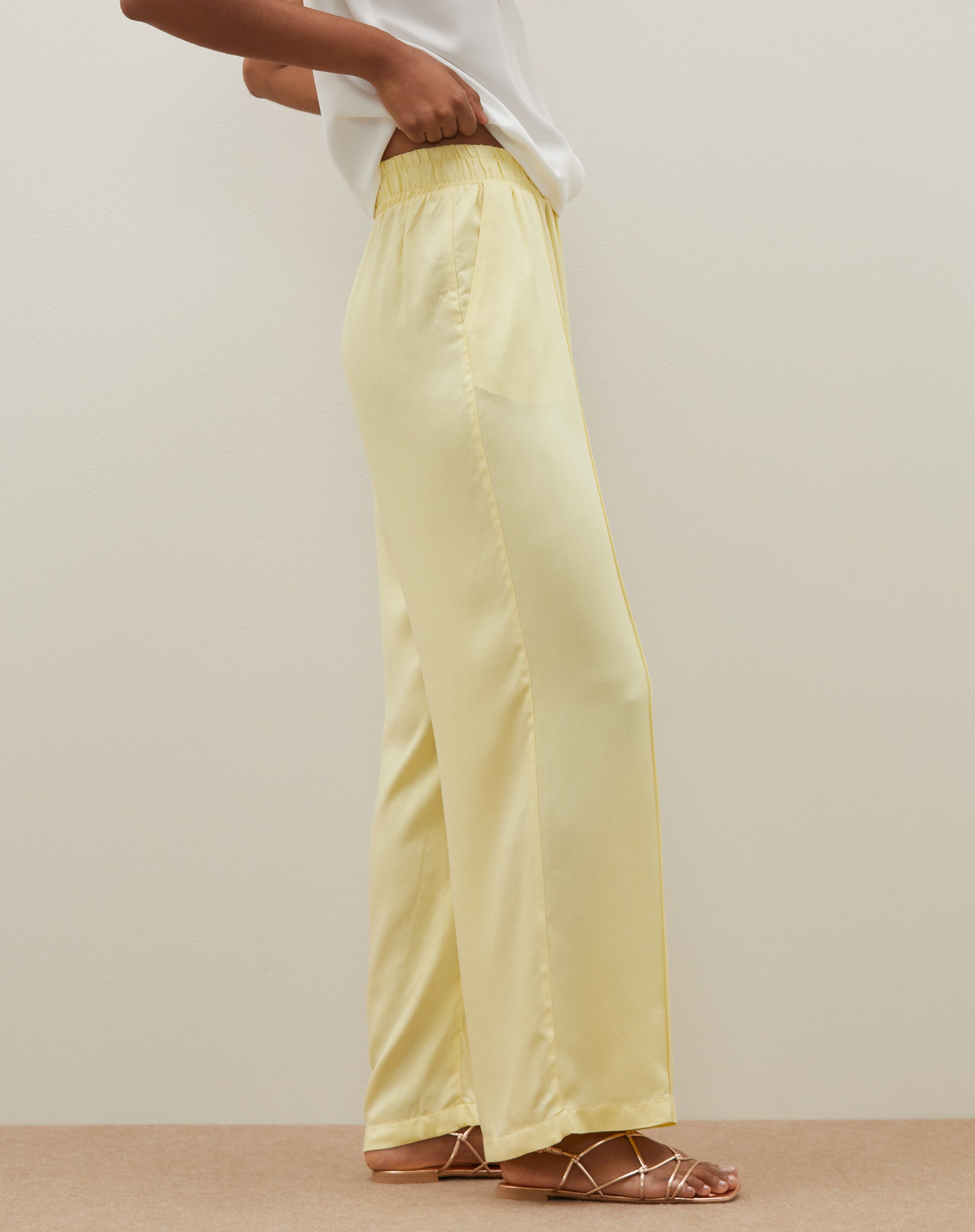 Calça Viscose Cós Elástico com Friso - Amarelo Claro