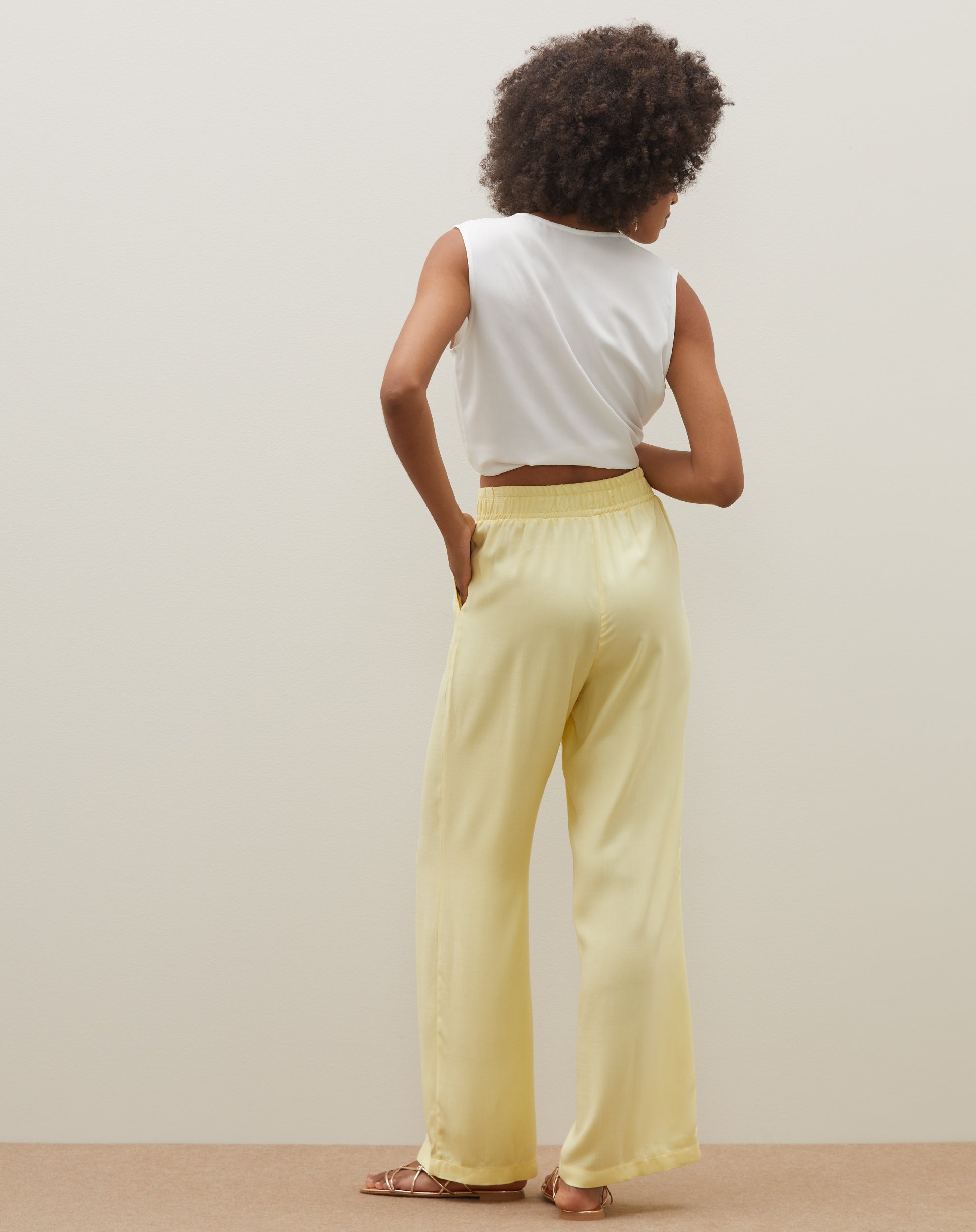 Calça Viscose Cós Elástico com Friso - Amarelo Claro