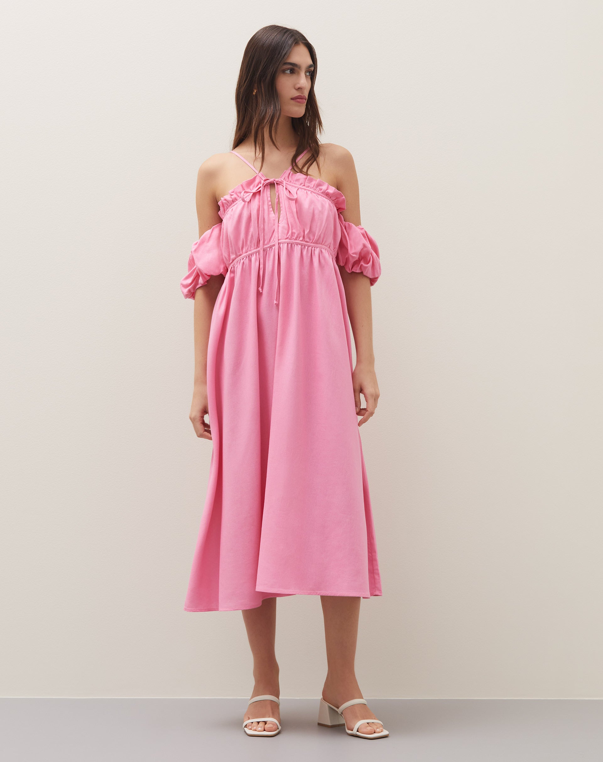 51107050_0013_0_vestido-midi-com-manga-bufante-e-babado-rosa_v1725472923580.jpg