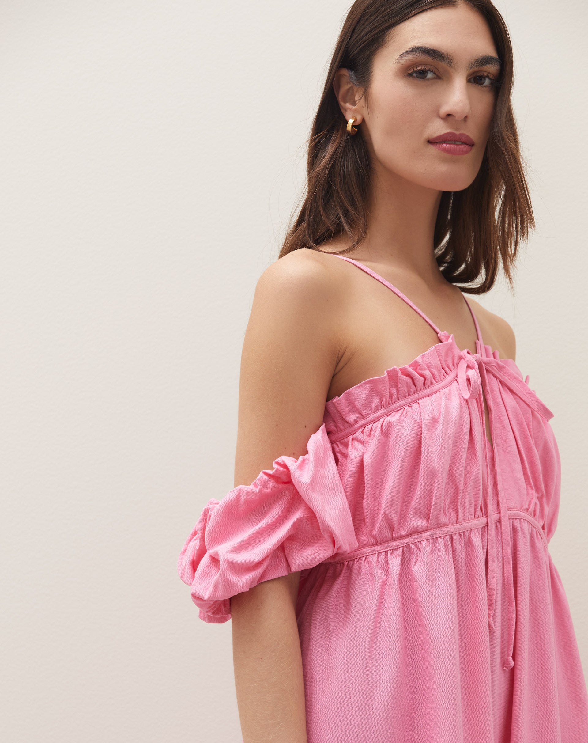 Vestido Midi com Manga Bufante e Babado  - Rosa