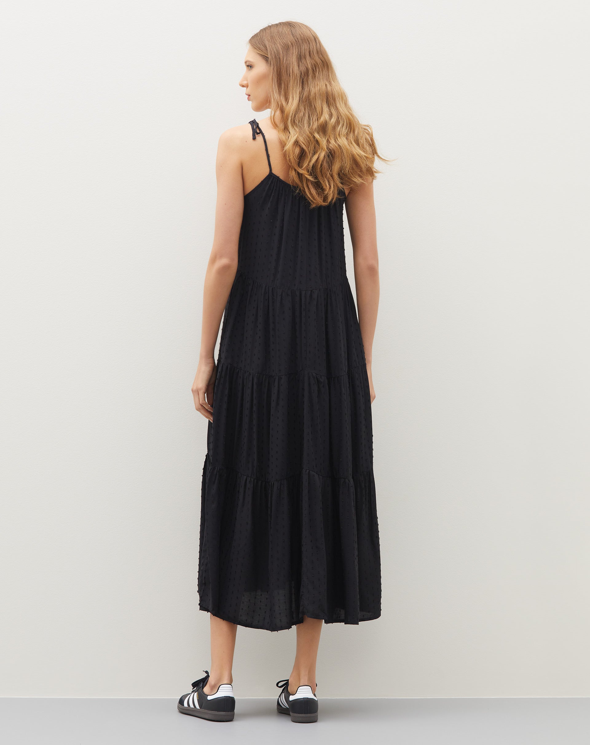 Vestido Longo com Alça de Amarração e Marias  - Preto