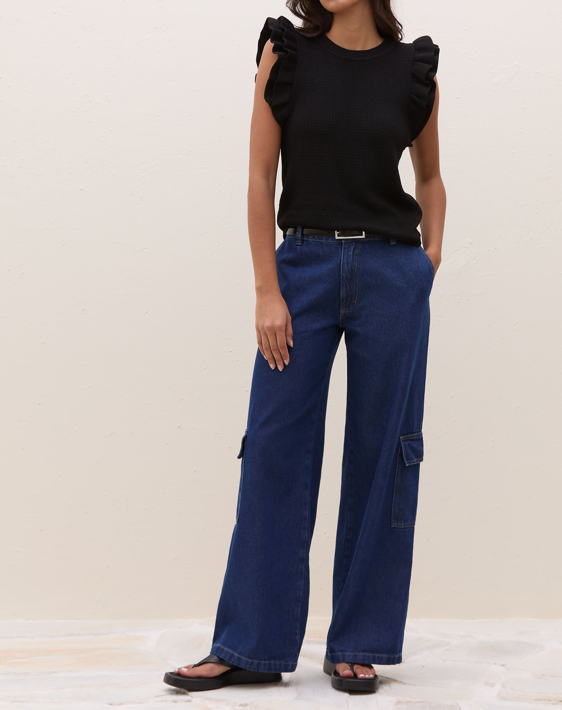 Blusa de Tricot com Manga de Babados  - Preto