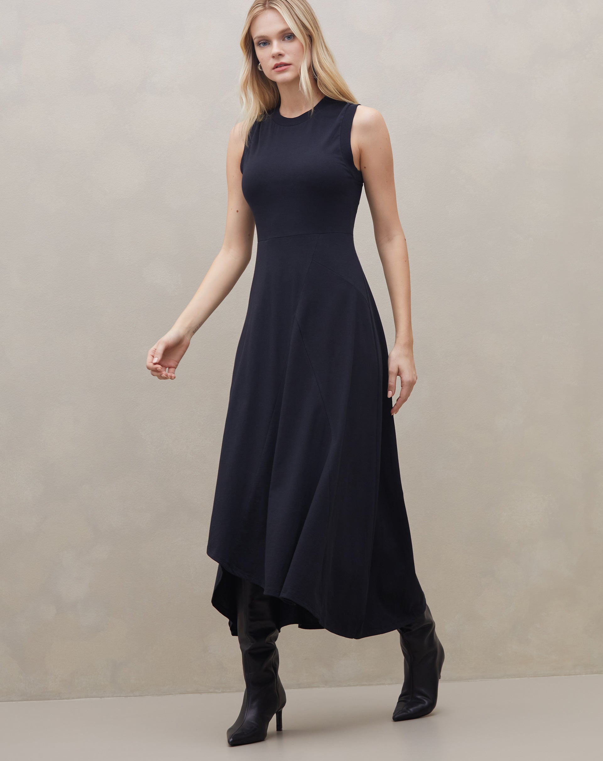 Vestido de Malha com Recortes - Preto