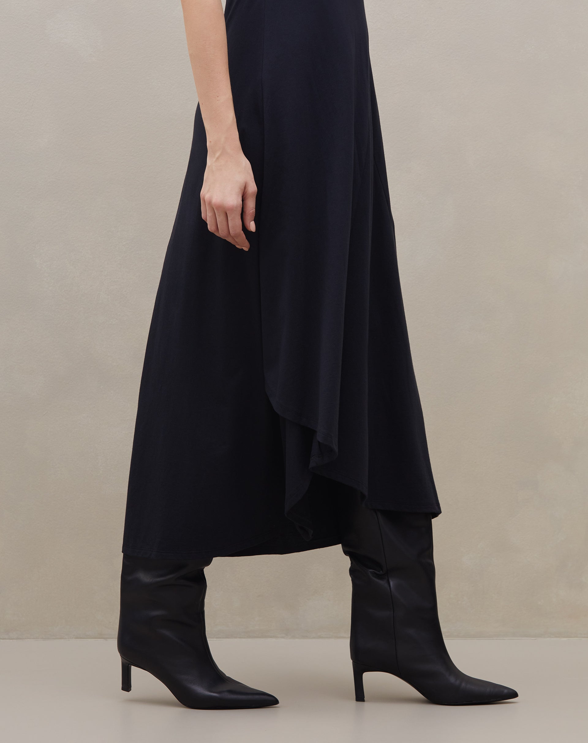 Vestido de Malha com Recortes - Preto