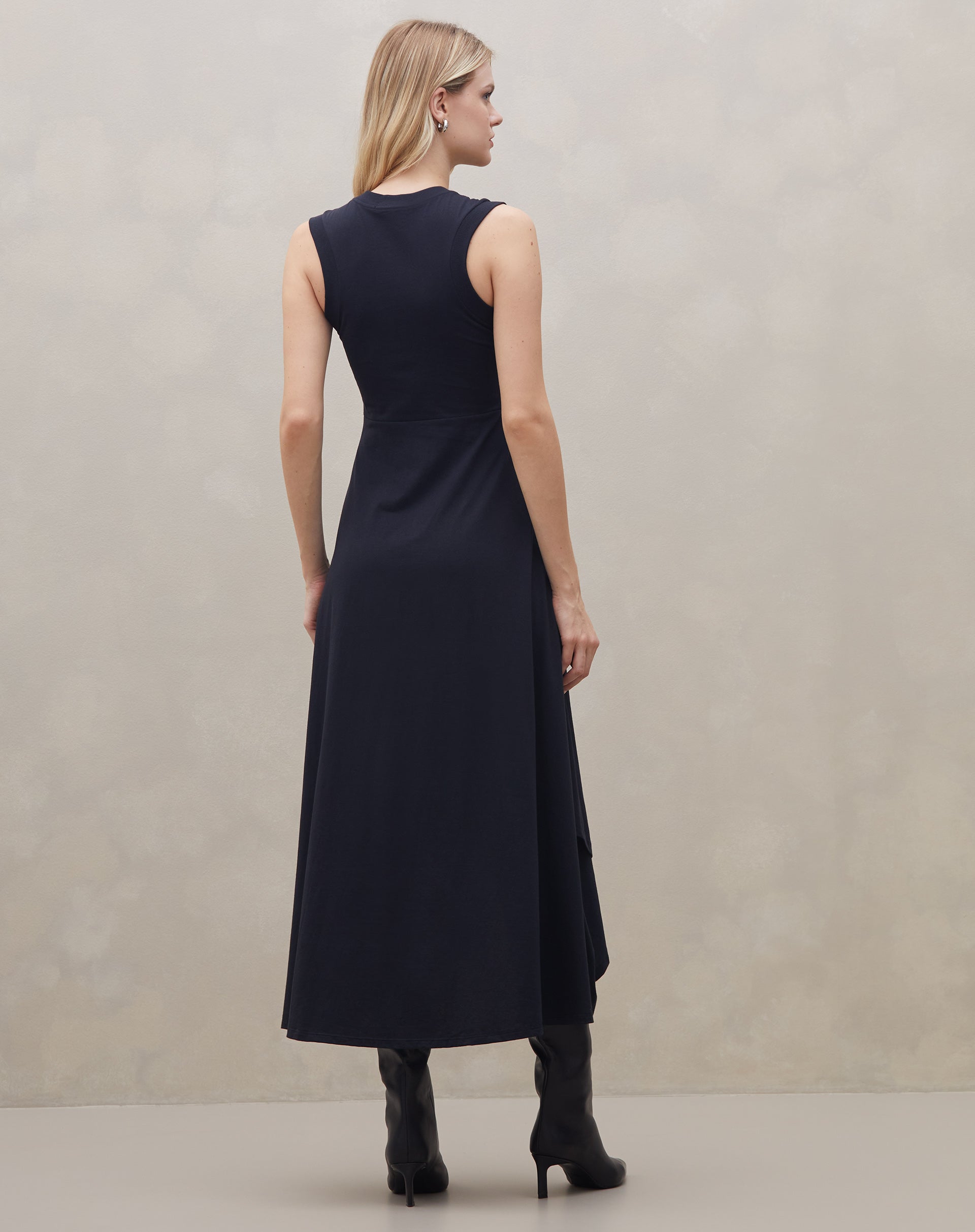 Vestido de Malha com Recortes - Preto