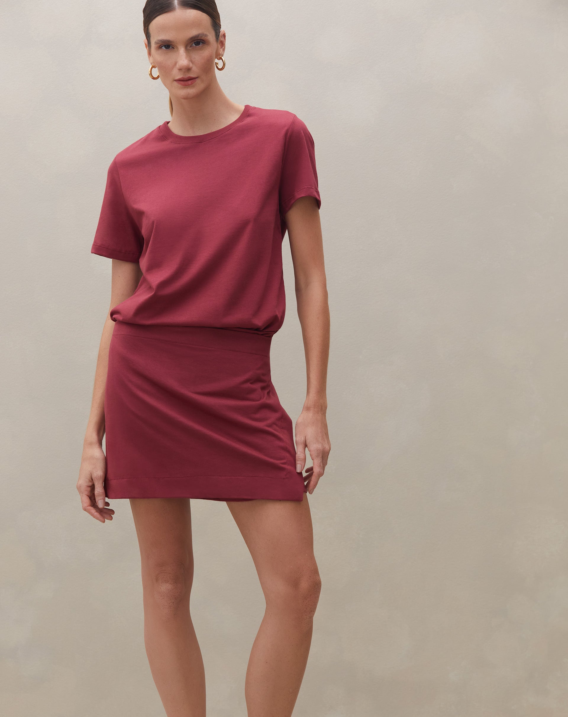 51211429_0123_0_vestido-de-malha-com-saia-transpassada-vinho_v1725467833048.jpg