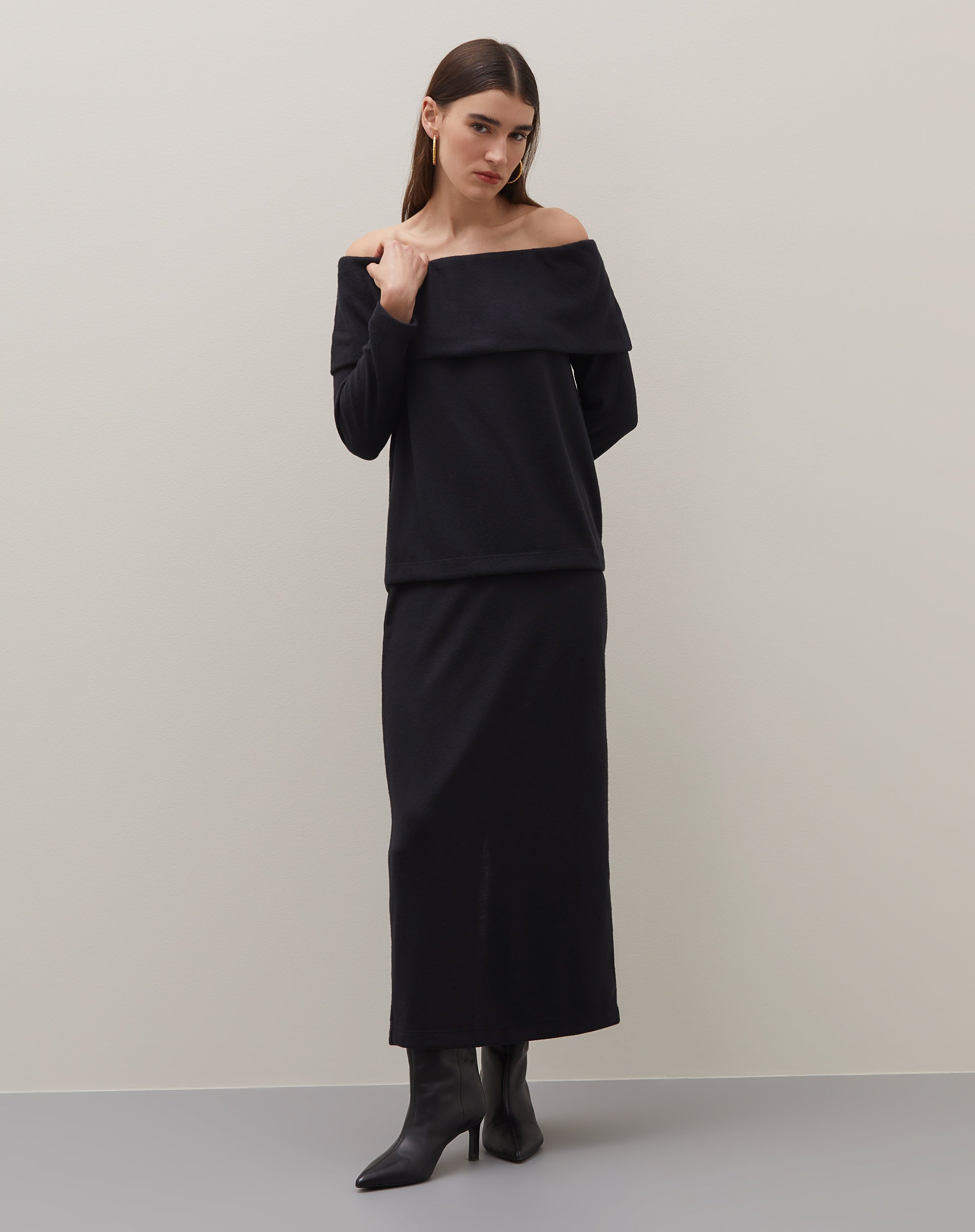 BLUSA MANGA LONGA OMBRO A OMBRO  - PRETO