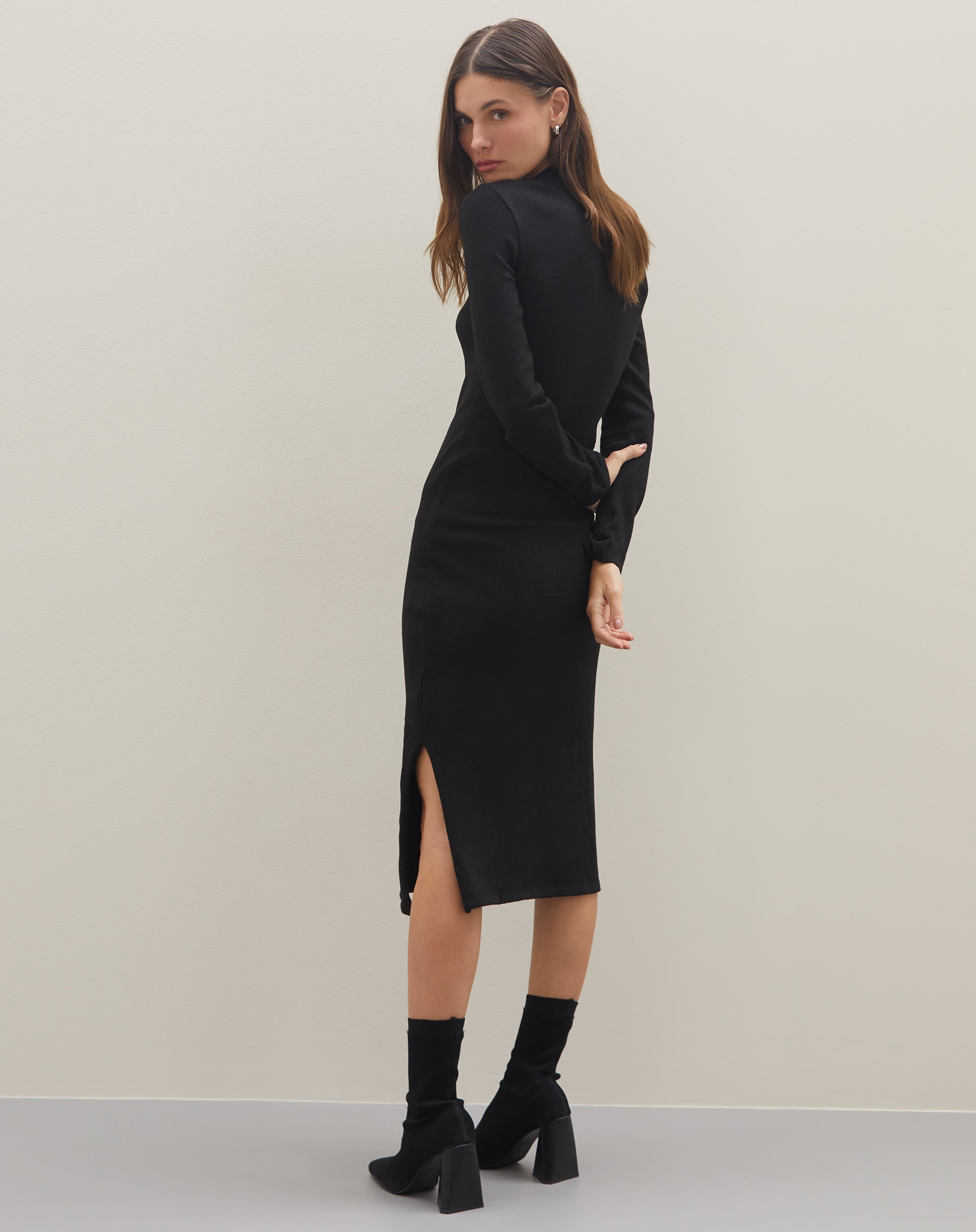 Vestido Midi Gola Alta de Tricot - Preto