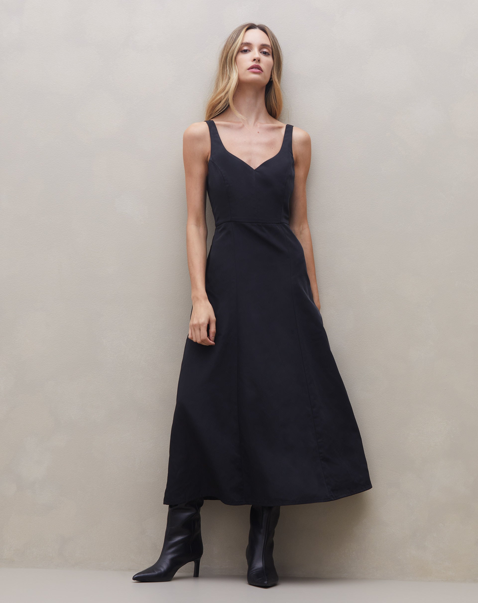 Vestido Decote V Alfaiataria - Preto