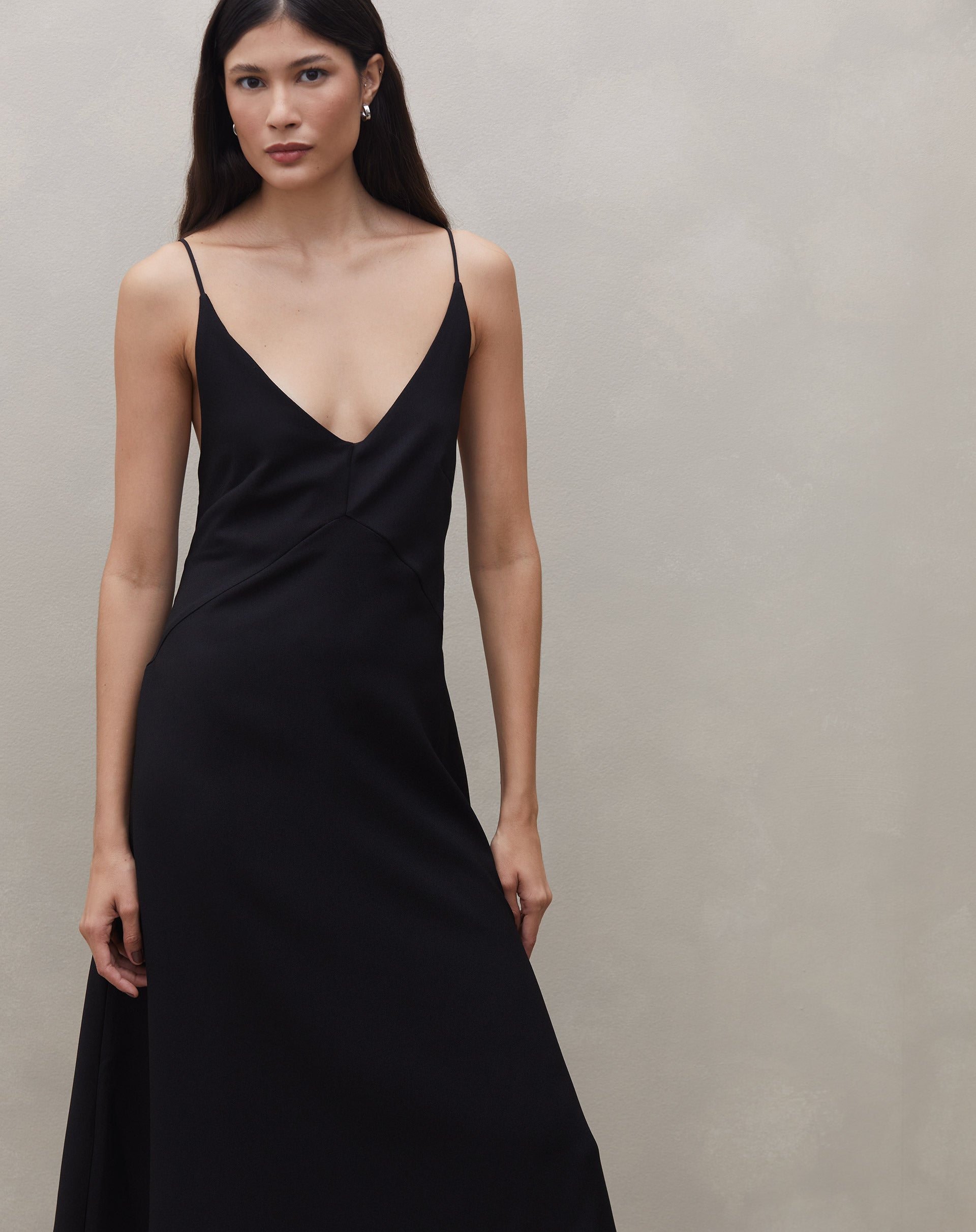 Vestido Midi de Alças Decote V - Preto