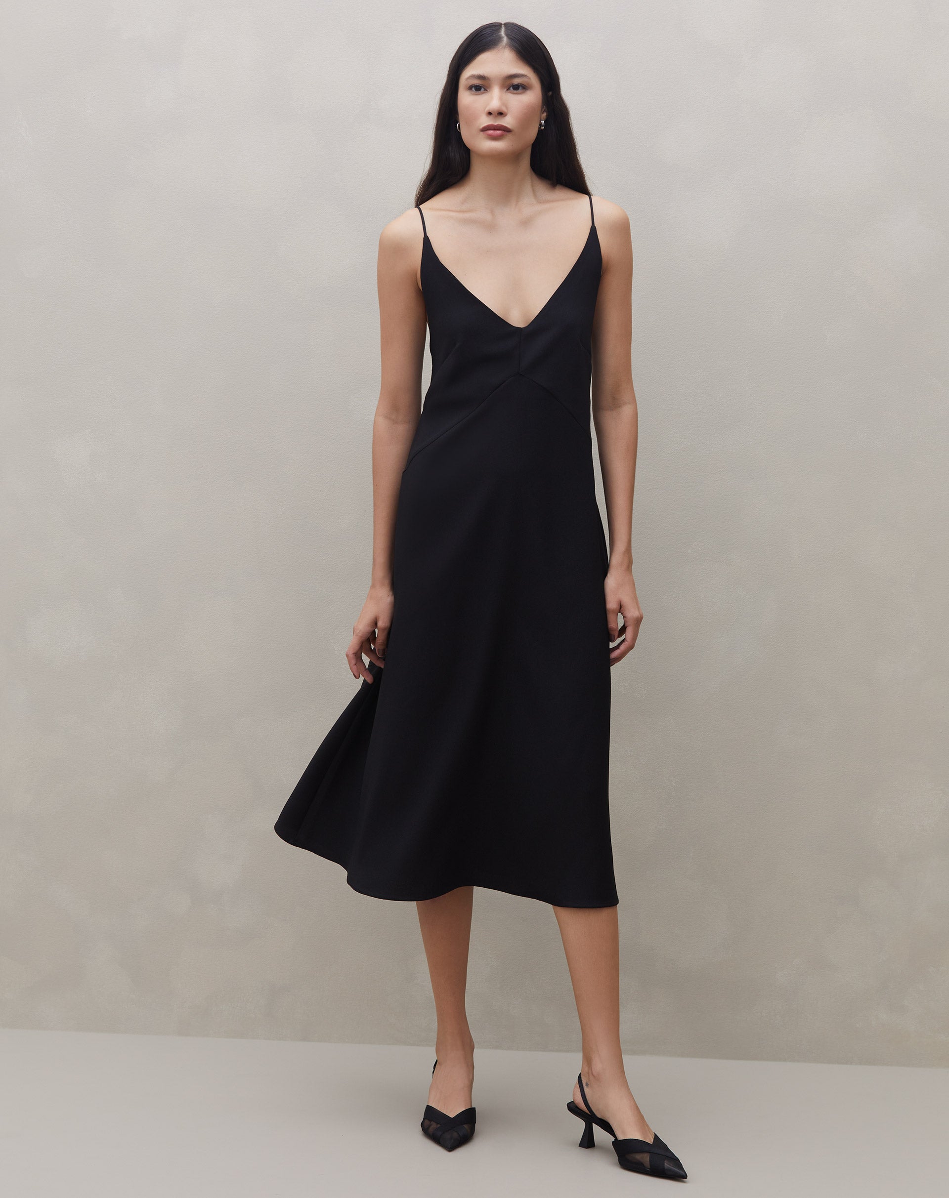 Vestido Midi de Alças Decote V - Preto