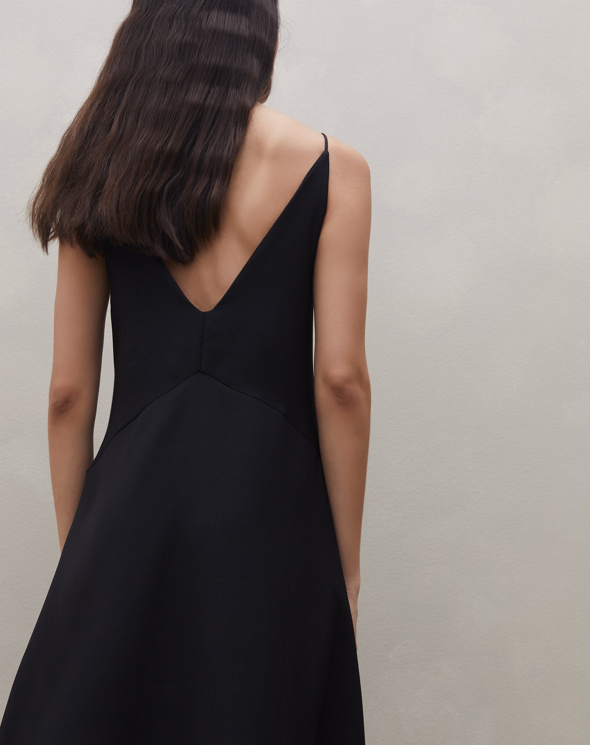 Vestido Midi de Alças Decote V - Preto